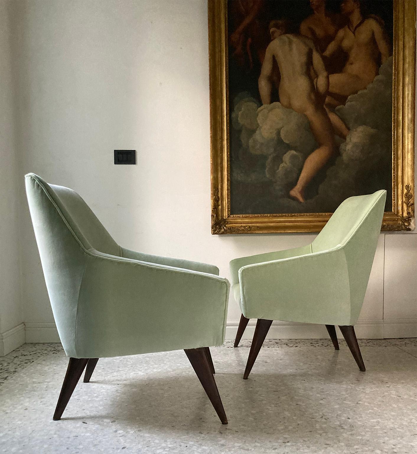 Gio Ponti Pair of Certified Rare Armchairs in Light Green Velvet, Italy 1960s For Sale 1