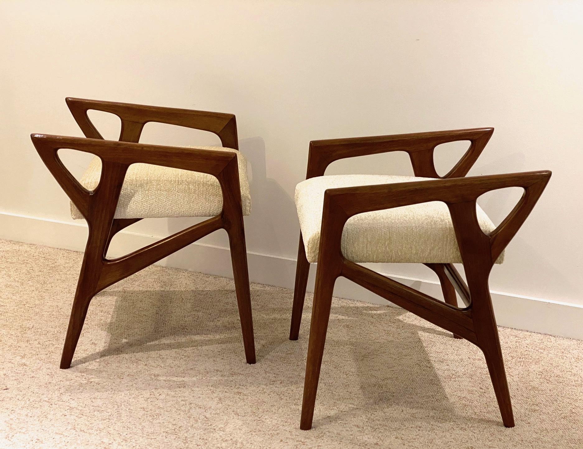 Pair of sculptural stools designed by Italian master Architect Gio Ponti: Walnut structure with upholstered seats. 1950's
Angular forms in walnut with beige velvet Pierre Frey upholstered seats.
 