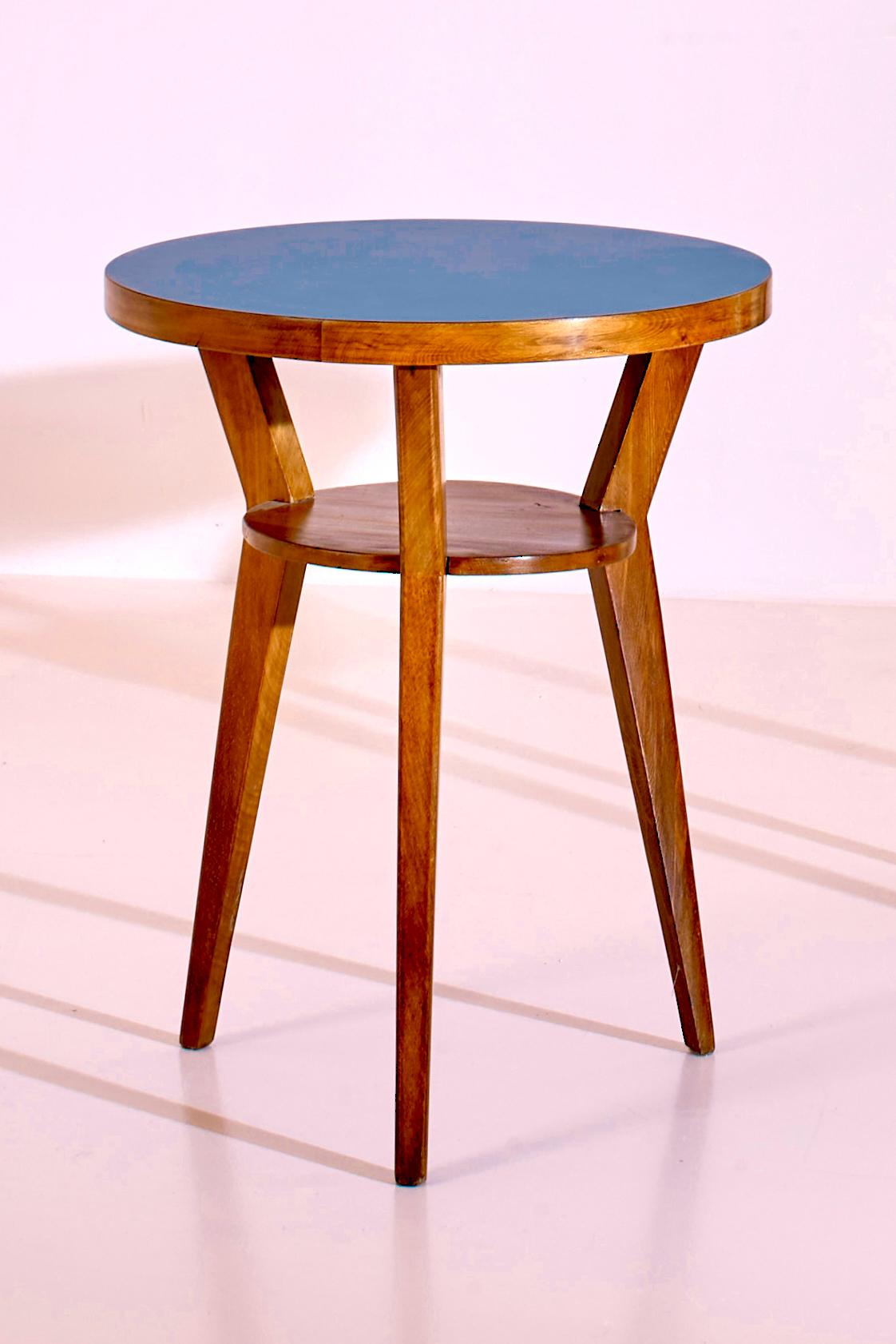 Italian Gio Ponti pair of walnut and blue formica occasional tables, Italy, circa 1950 For Sale