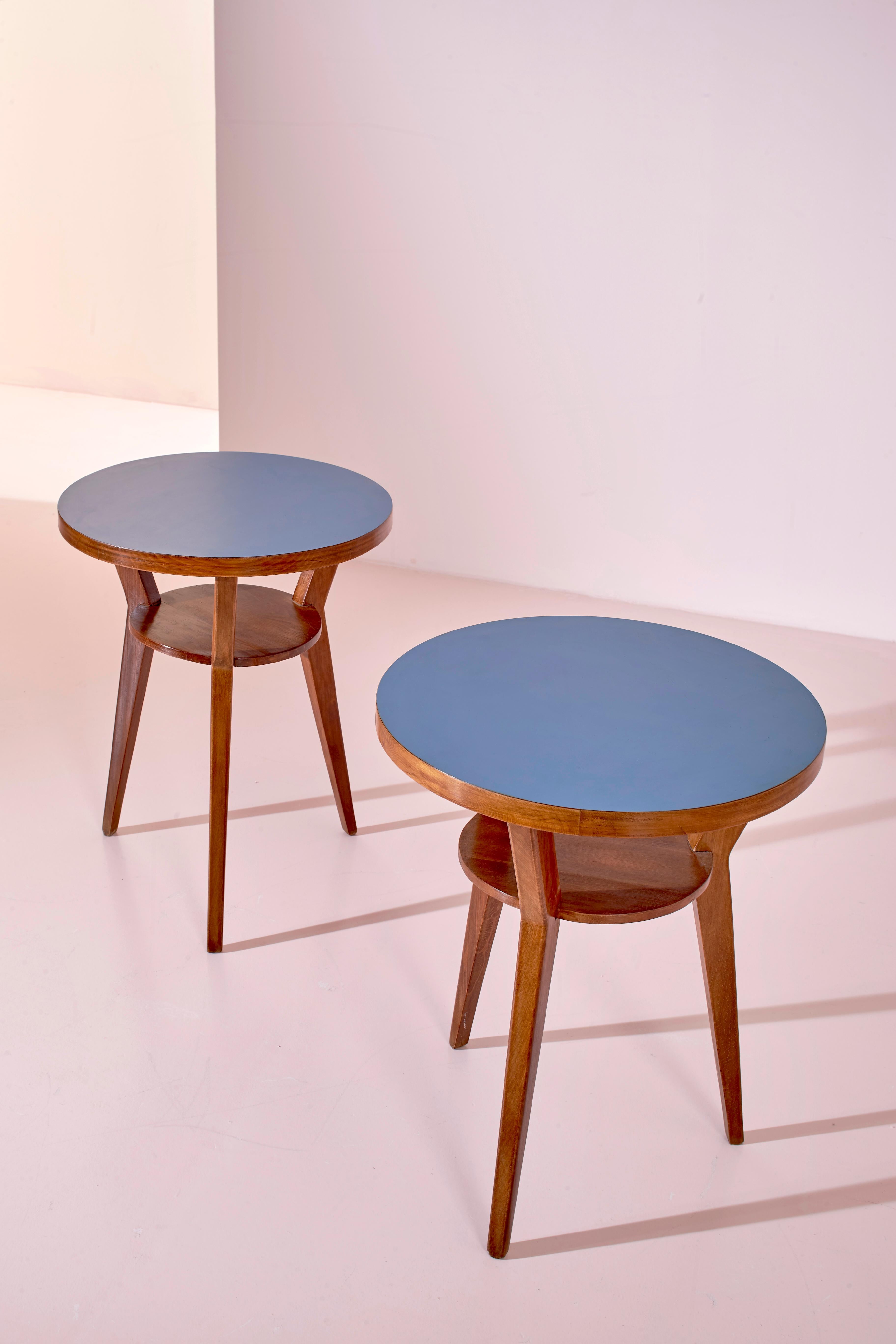 Mid-20th Century Gio Ponti pair of walnut and blue formica occasional tables, Italy, circa 1950 For Sale