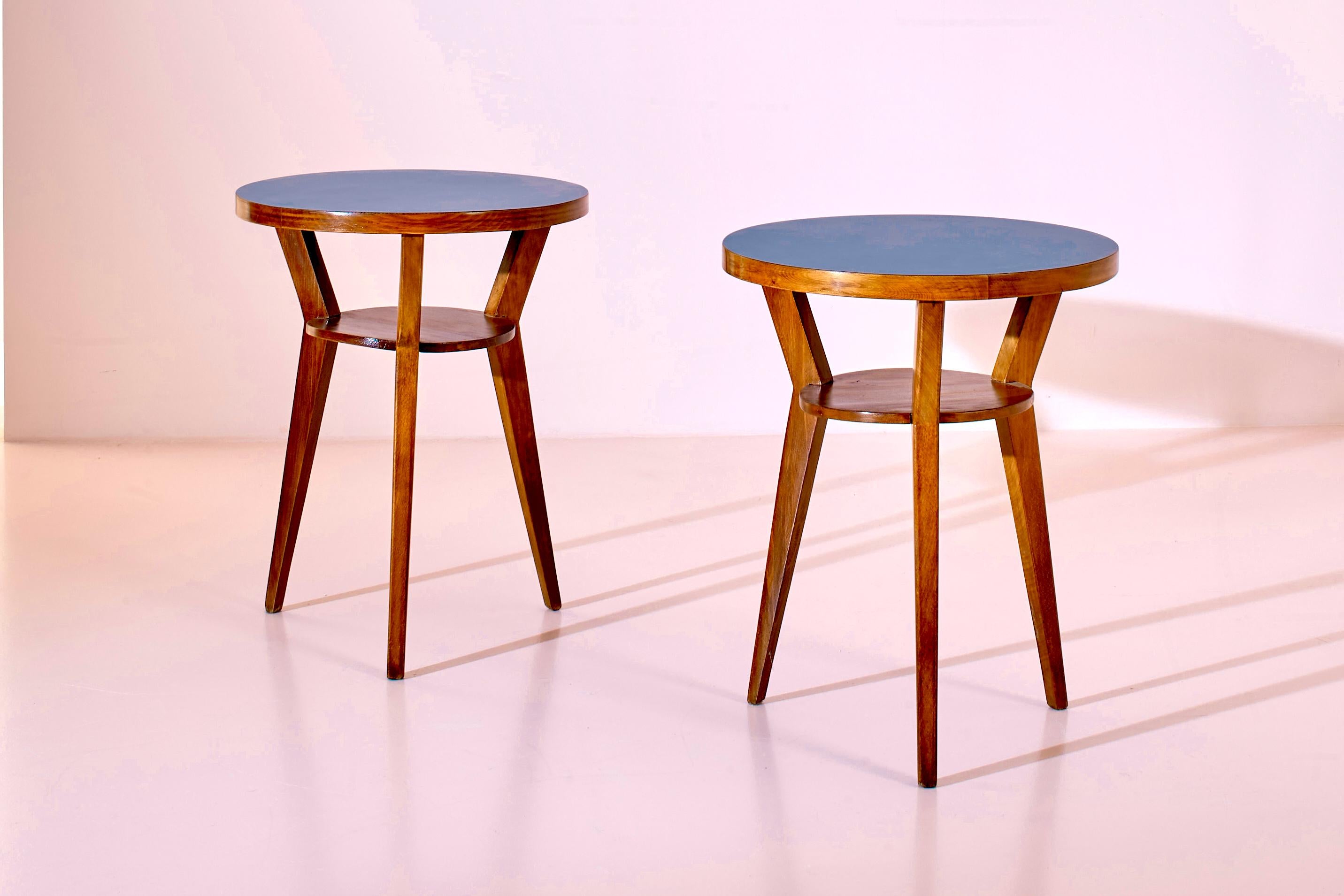 Gio Ponti pair of walnut and blue formica occasional tables, Italy, circa 1950 For Sale 1
