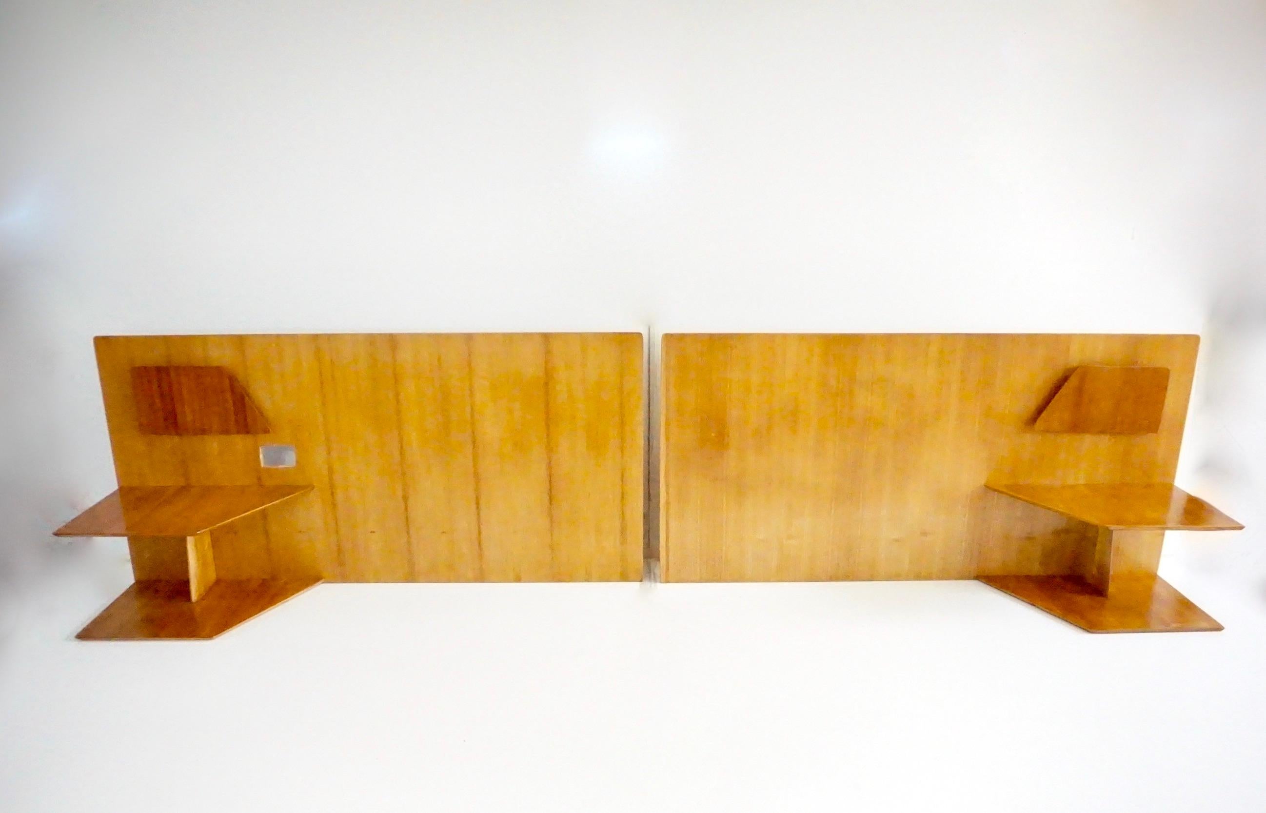Mid-Century moderno Gio Ponti coppia di rare testiere in legno di olmo con comodini, Hotel Royal, 1955 in vendita