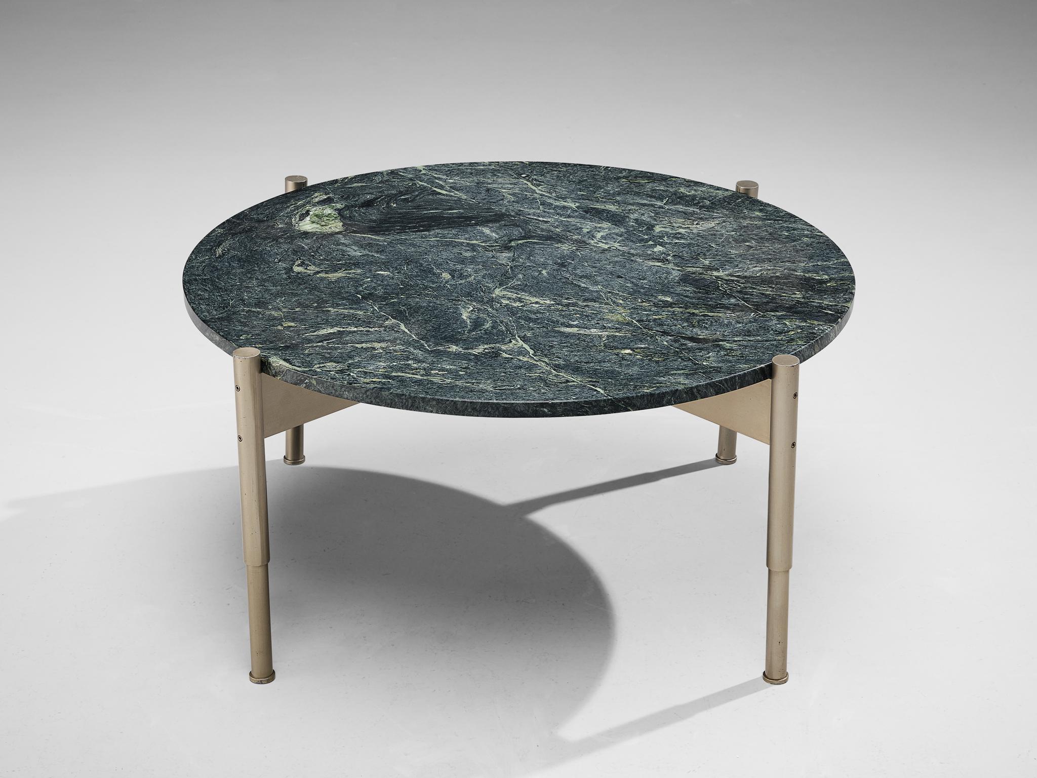 Gio Ponti for Parco dei Principi Hotel in Rome, produced by Cassina, coffee table, green marble, anodised aluminum, Italy, 1961-1964

The provenance of this coffee table is notably intriguing, as it originates from the Parco dei Principi Hotel in