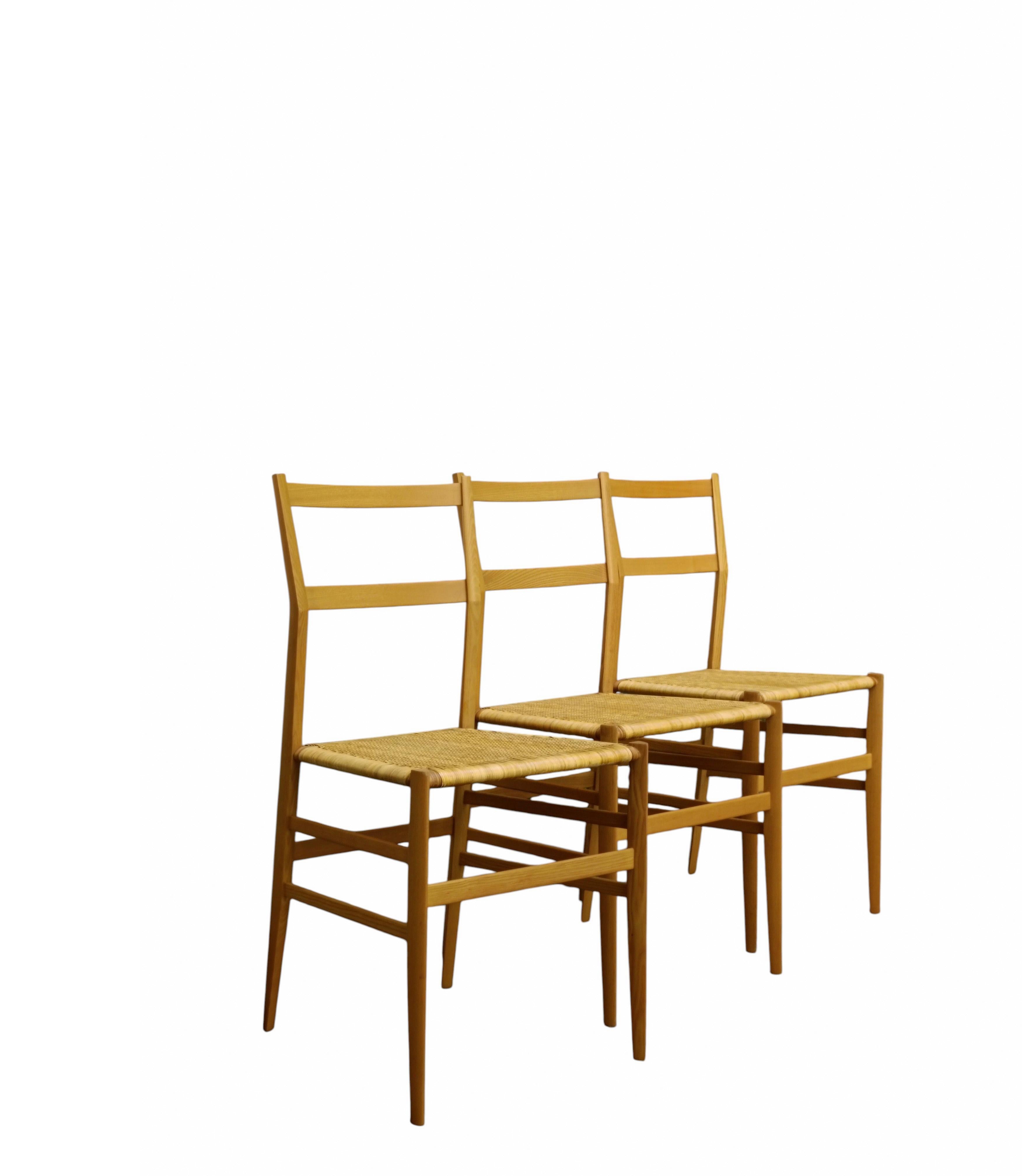 Mid-Century moderno Gio Ponti per Cassina Set di 3 Sedie Superleggera, Italia 1960s in vendita