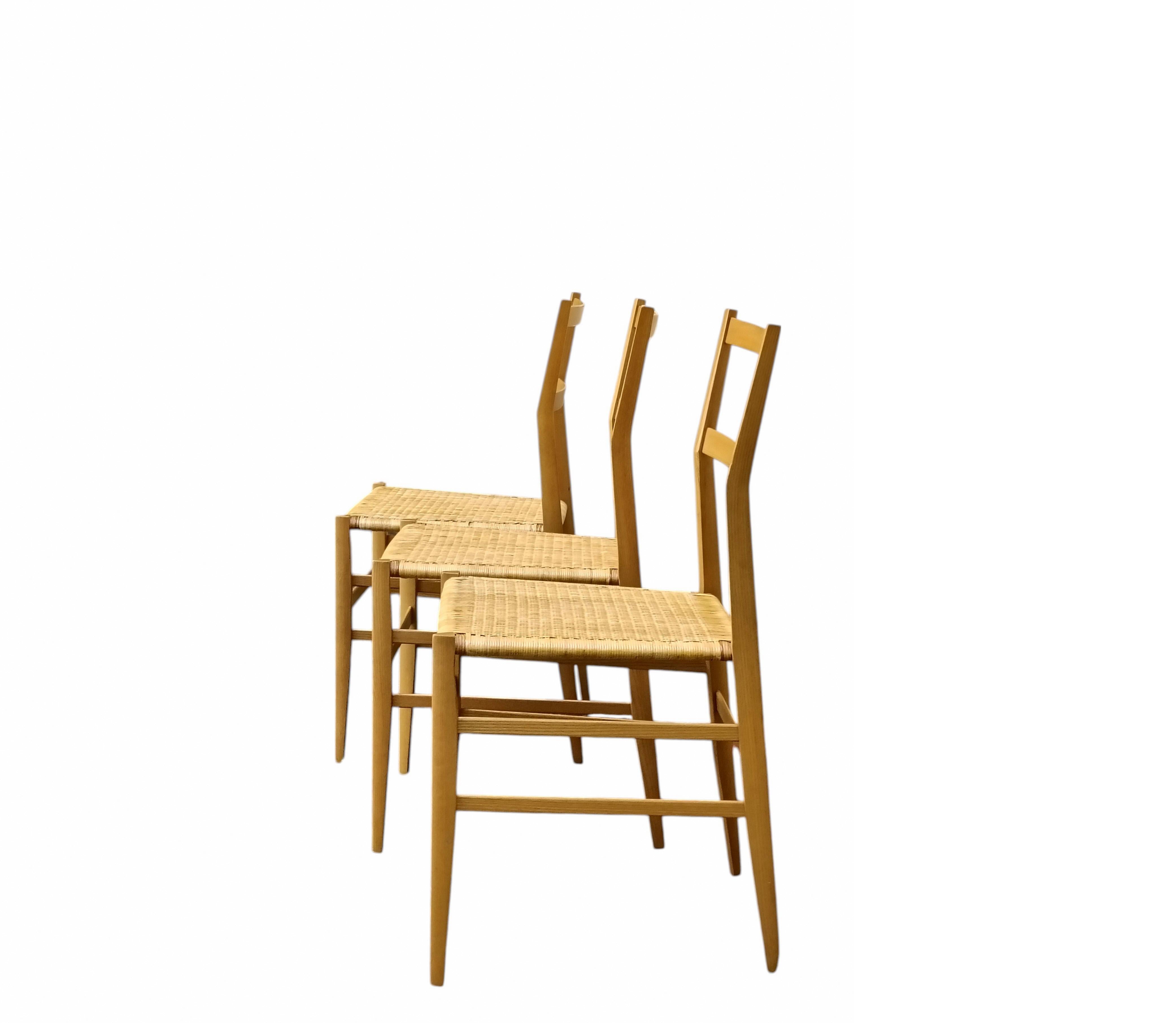 Italian Gio Ponti per Cassina Set di 3 Sedie Superleggera, Italia 1960s in vendita