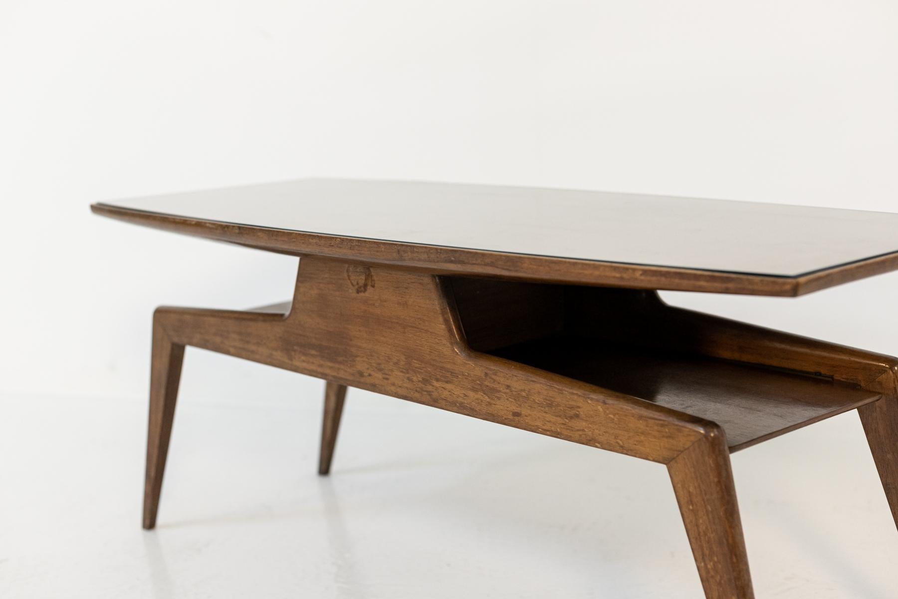 Rare Coffee Table Attr. to Gio Ponti in Walnut Wood and Glass 4