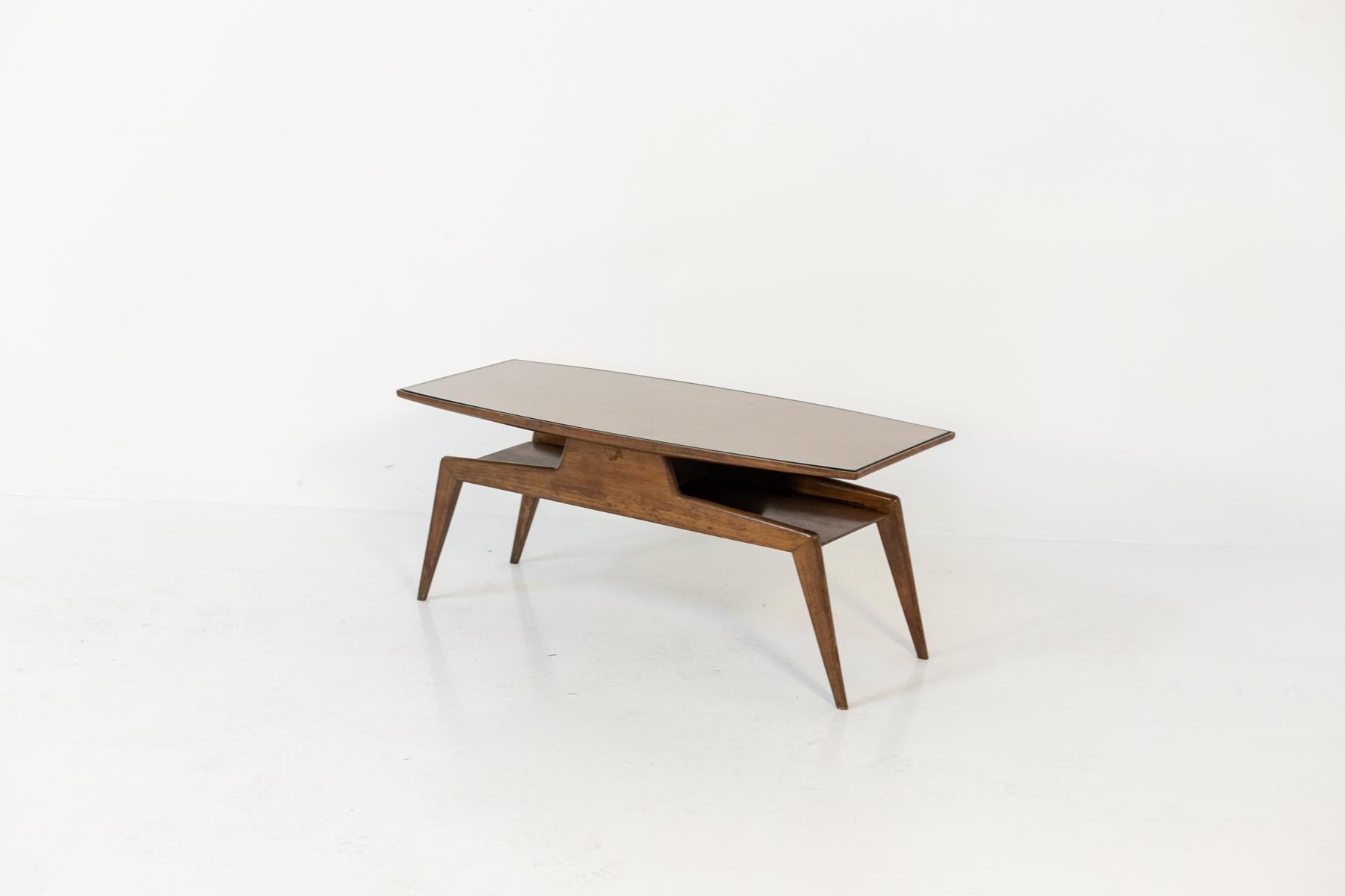 Rare Coffee Table Attr. to Gio Ponti in Walnut Wood and Glass 3