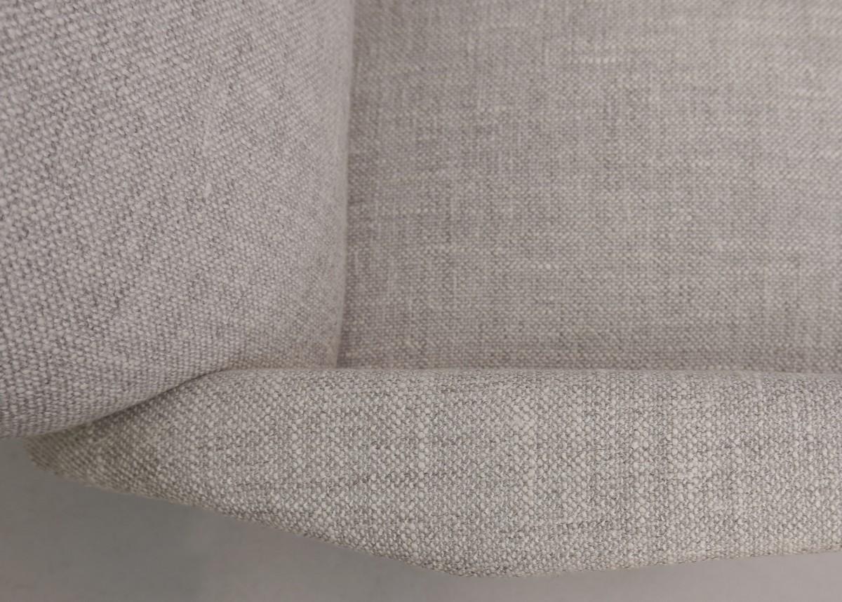 Fauteuils Gio Ponti modèle rare 803 version avec pieds en laiton, nouvelle tapisserie marron clair.