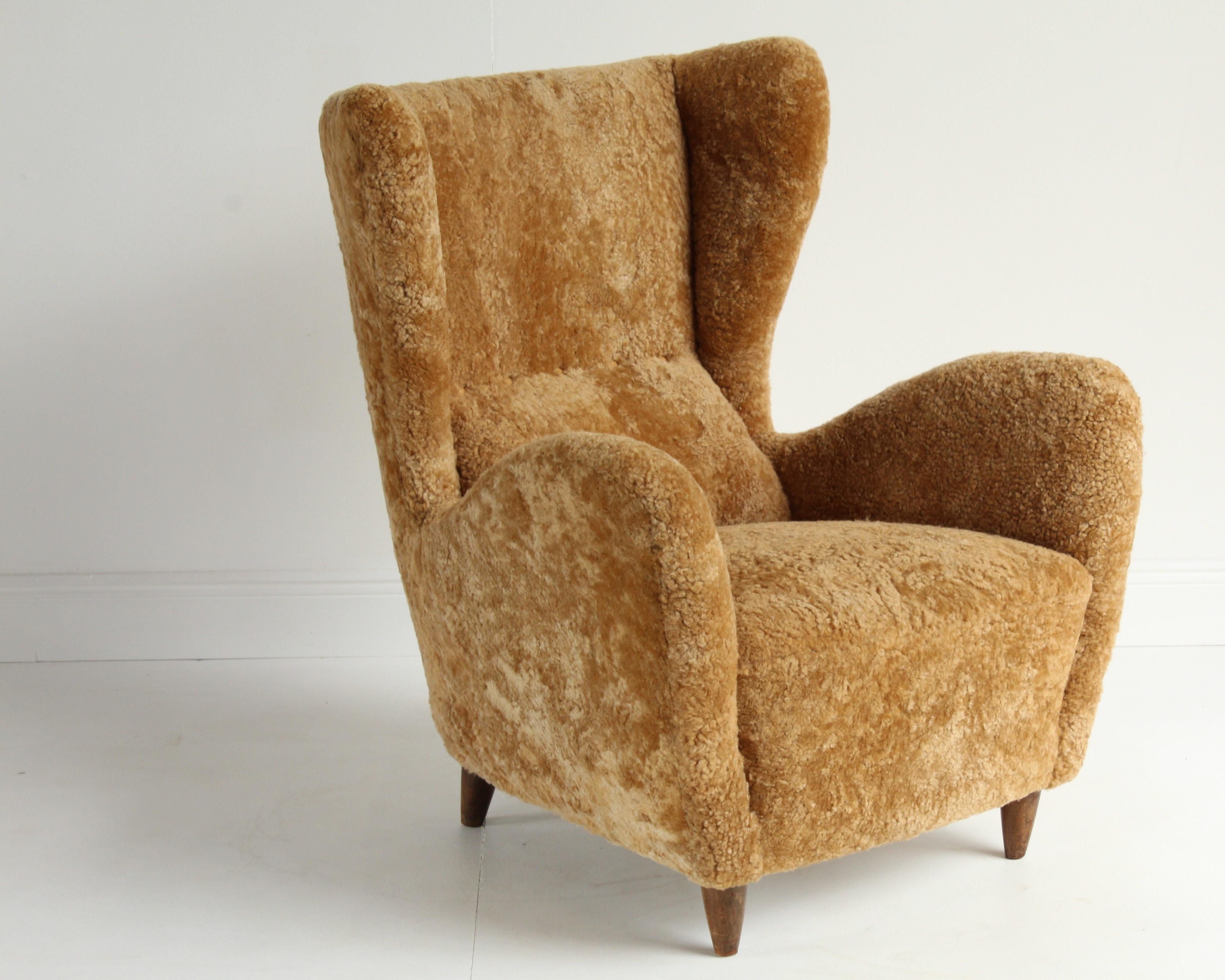 Gio Ponti, Rare Organic Lounge Chair, Dark Stained Oak, Lambskin, Italy, 1940s 4