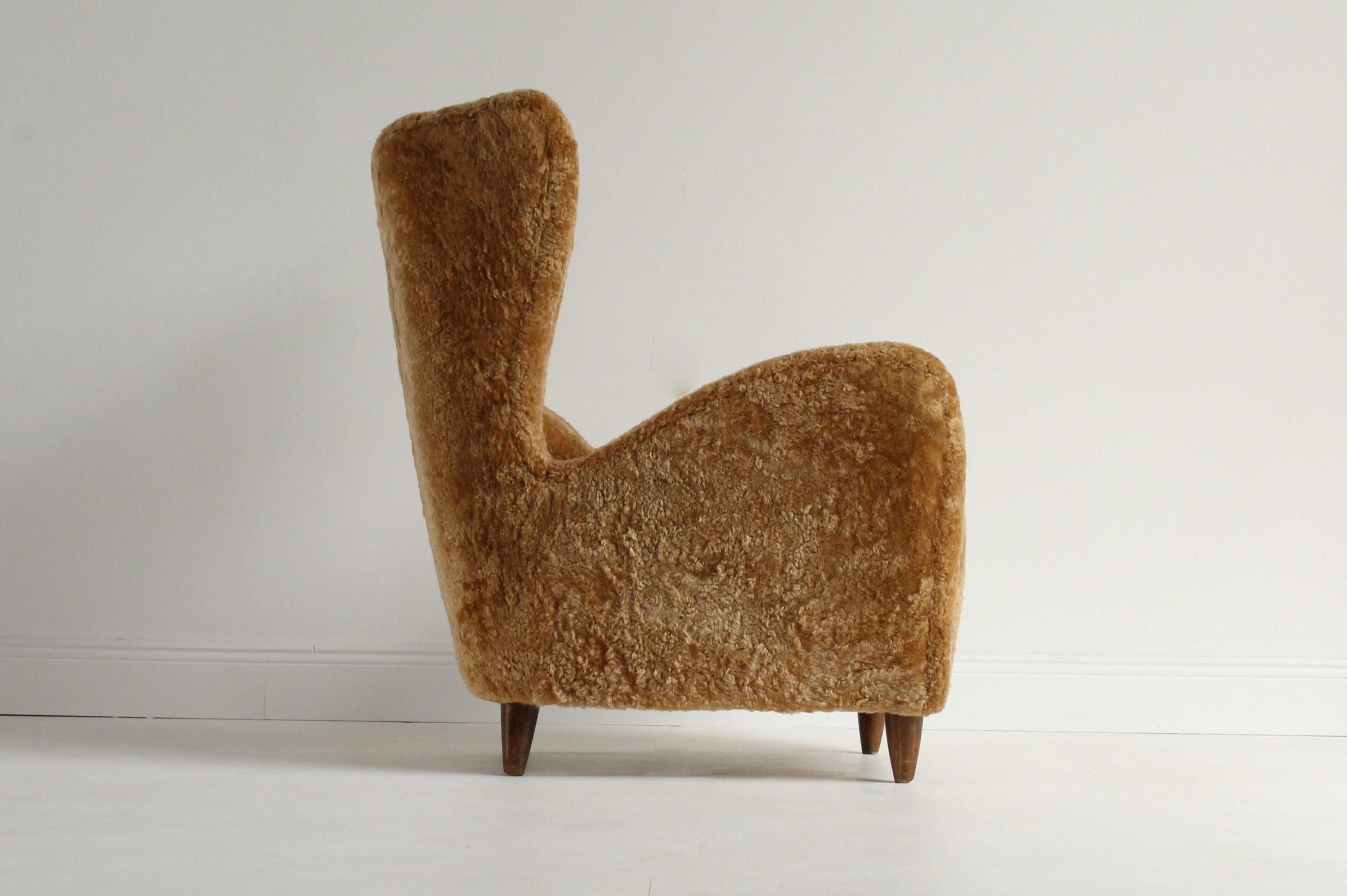 Italian Gio Ponti, Rare Organic Lounge Chair, Dark Stained Oak, Lambskin, Italy, 1940s
