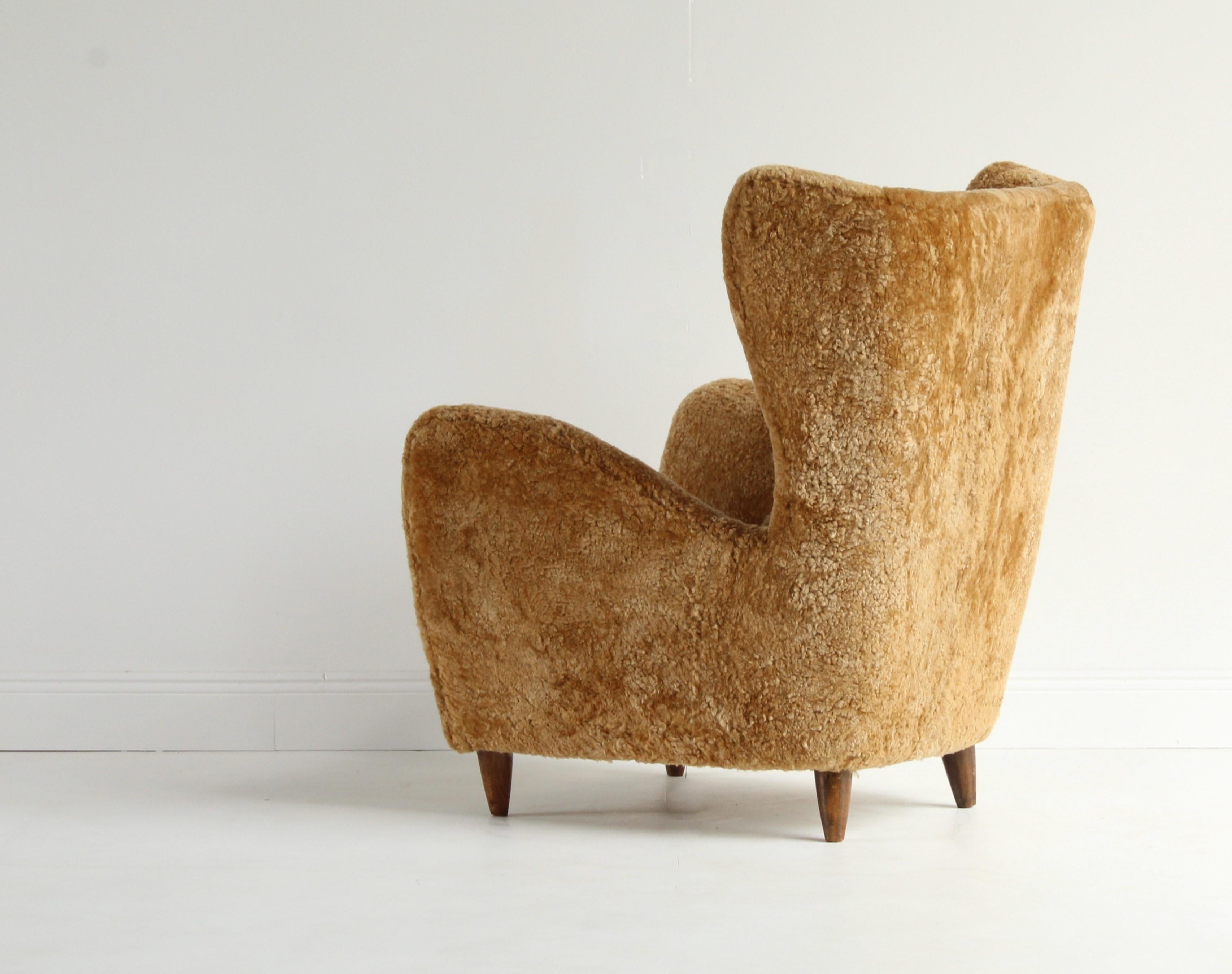 Gio Ponti, Rare Organic Lounge Chair, Dark Stained Oak, Lambskin, Italy, 1940s 2