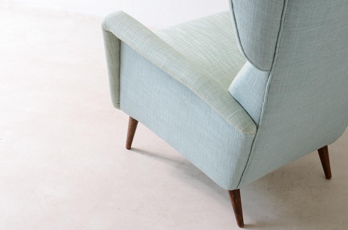 XX secolo Gio Ponti, rara coppia di poltrone Mod.820 in legno e tessuto imbottito in vendita