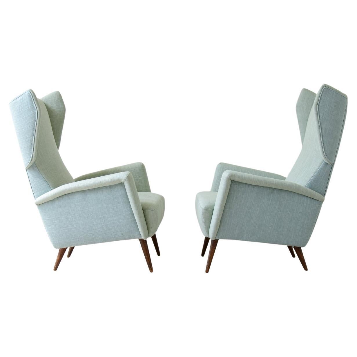 Gio Ponti, rare pair of armchairs Mod.820 in wood and upholstered fabric For Sale