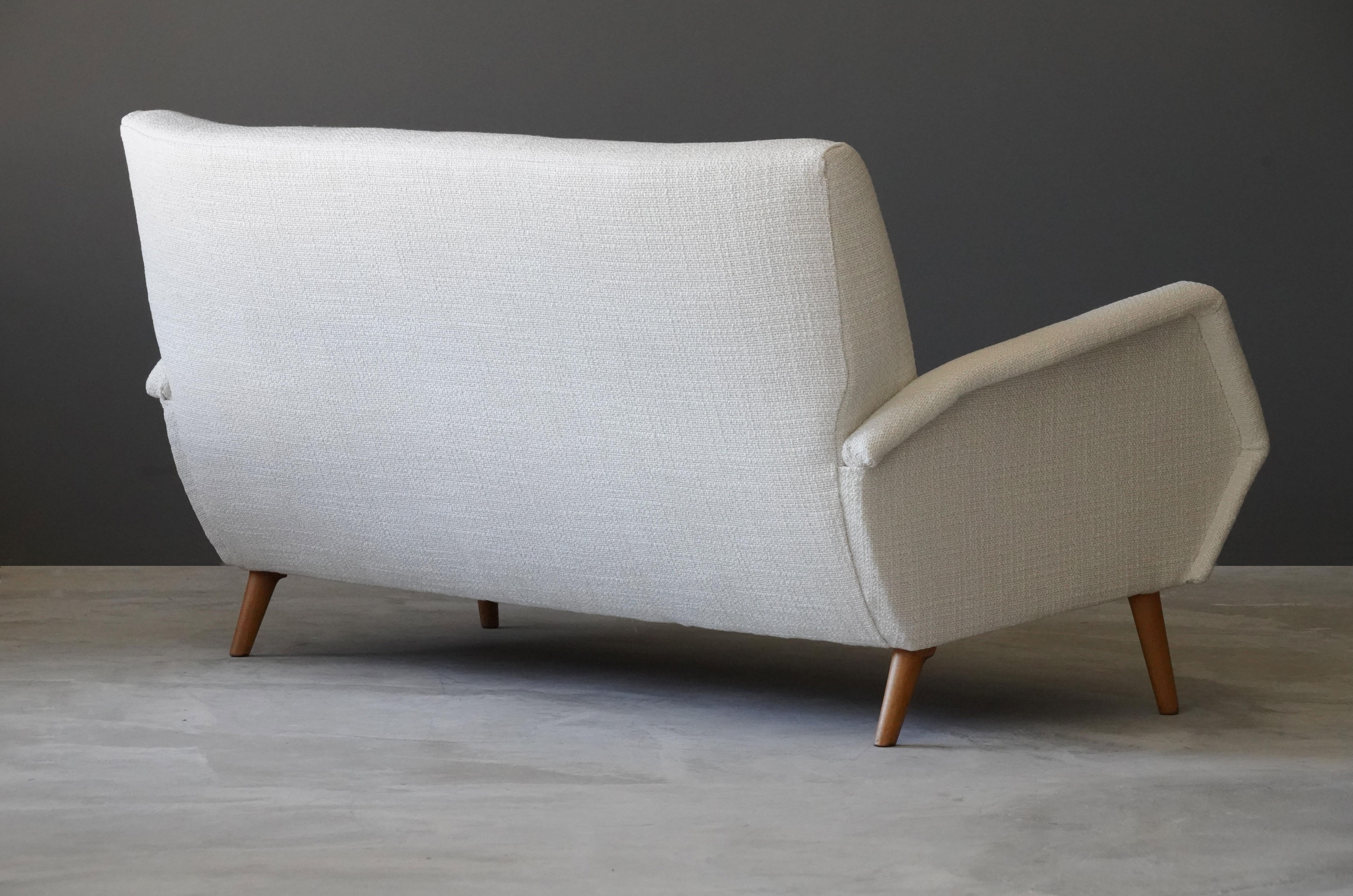 Mid-Century Modern Gio Ponti Rare Production Settee or Sofa, White Fabric Oak, Asko, Finland, 1950s