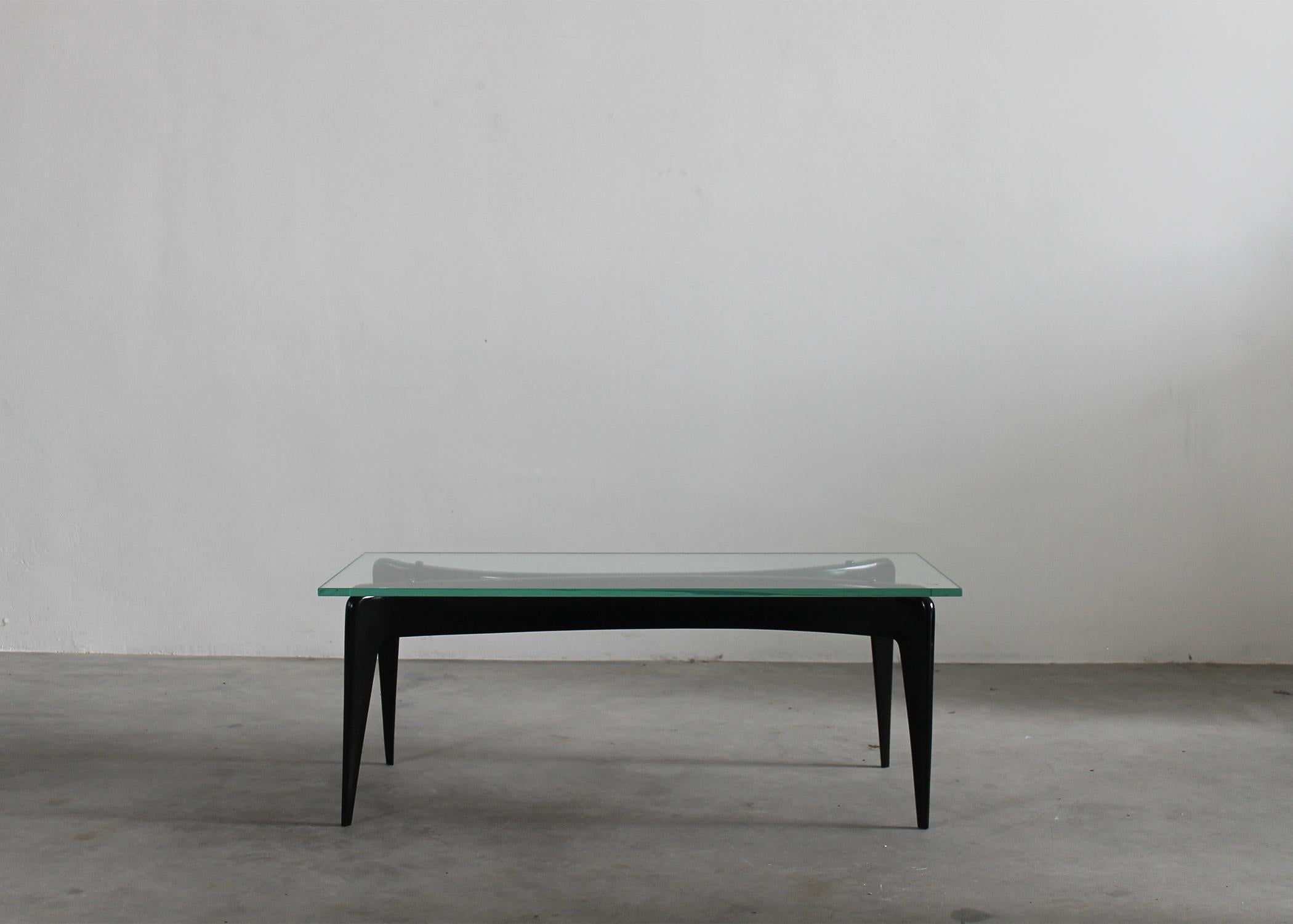 Low rectangular-shaped coffee table with black lacquered wood legs and ground glass top, designed by the Italian master Gio Ponti and manufactured in the late 1940s by Fontana Arte.

Literature: R. Aloi, Esempi di arredamento moderno di tutto il