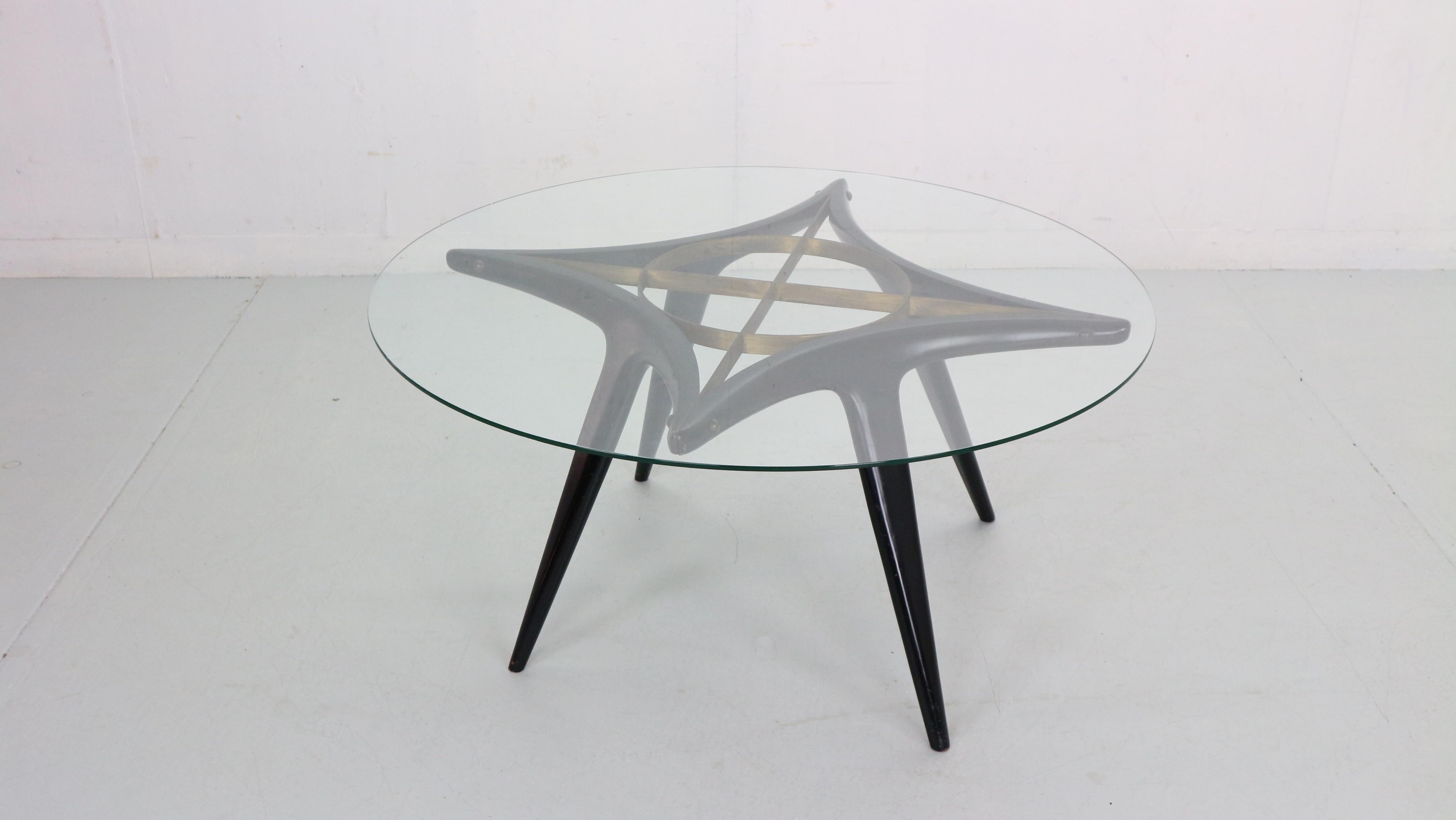 Mid-Century Modern Gio Ponti Round Coffee Table Brass Walnut, Glass for Singer & Sons, 1950, Italy