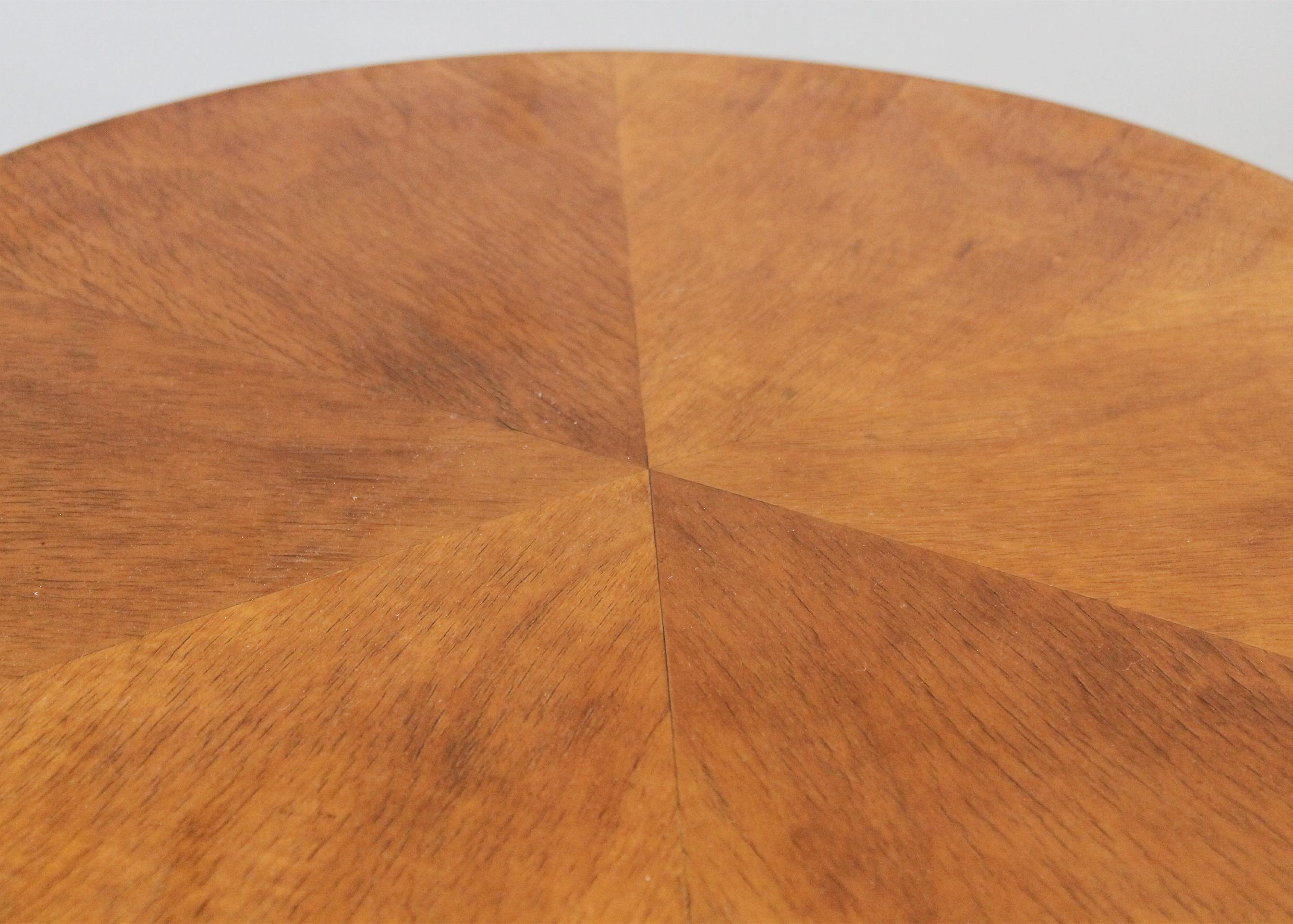 Gio Ponti Round Coffee Table in Walnut and Mahogany Italian Manufacture 1940s In Good Condition In Montecatini Terme, IT