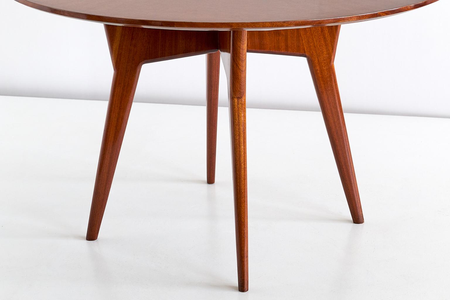 Italian Gio Ponti Round Dining Table in Mahogany and Thuja Burr, Italy, Early 1950s For Sale