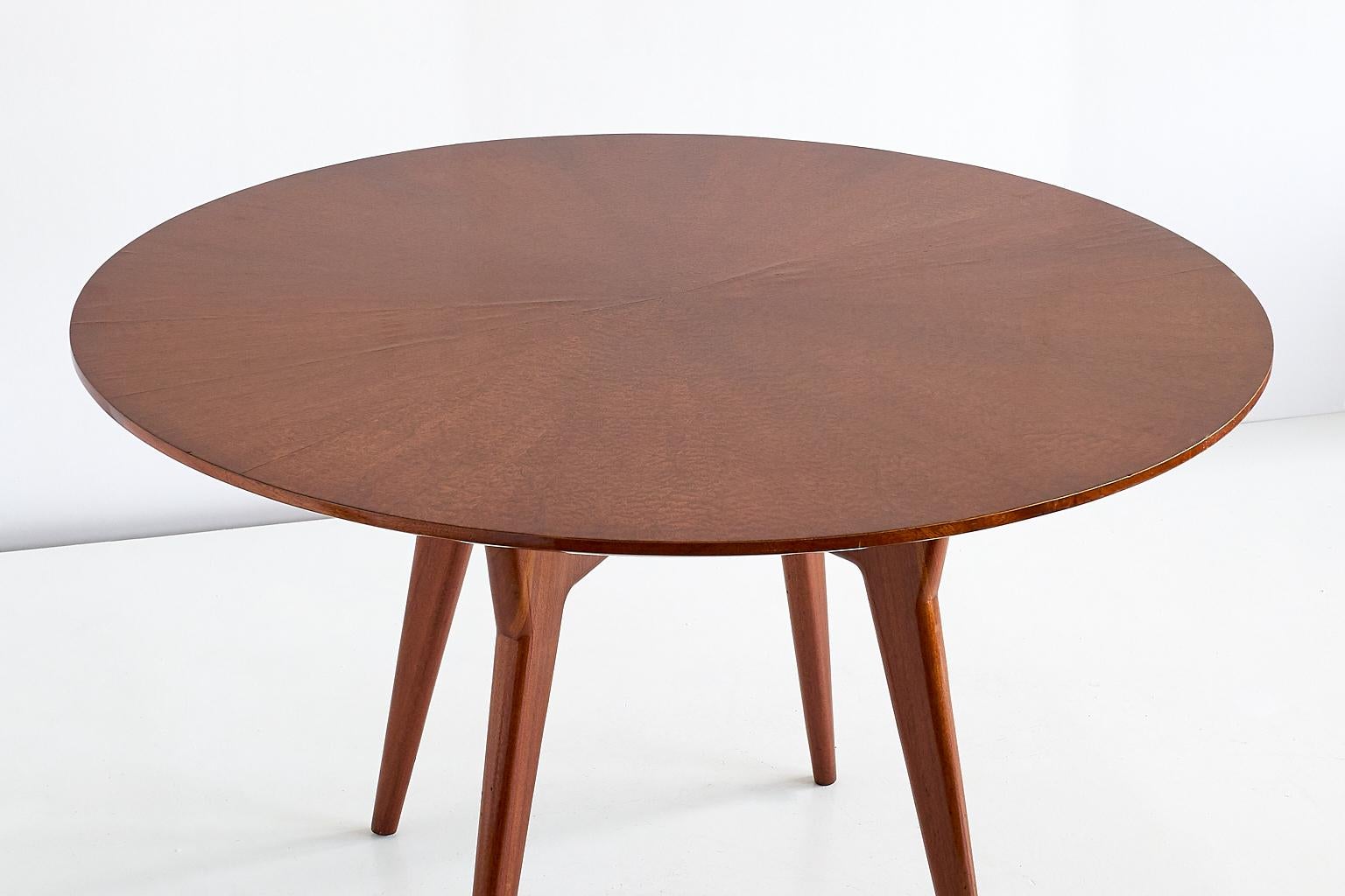 Veneer Gio Ponti Round Dining Table in Mahogany and Thuja Burr, Italy, Early 1950s For Sale