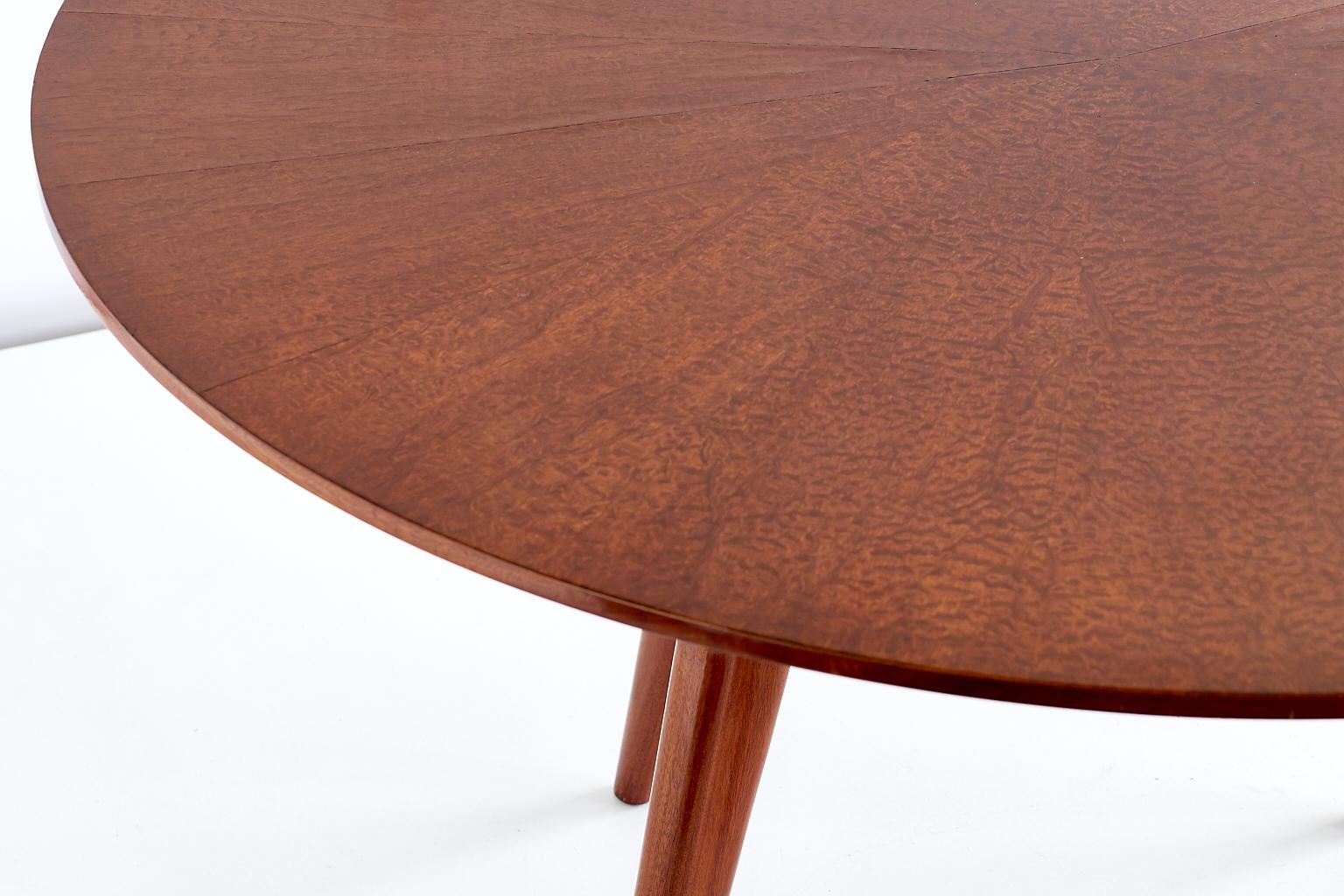 Gio Ponti Round Dining Table in Mahogany and Thuja Burr, Italy, Early 1950s In Good Condition For Sale In The Hague, NL