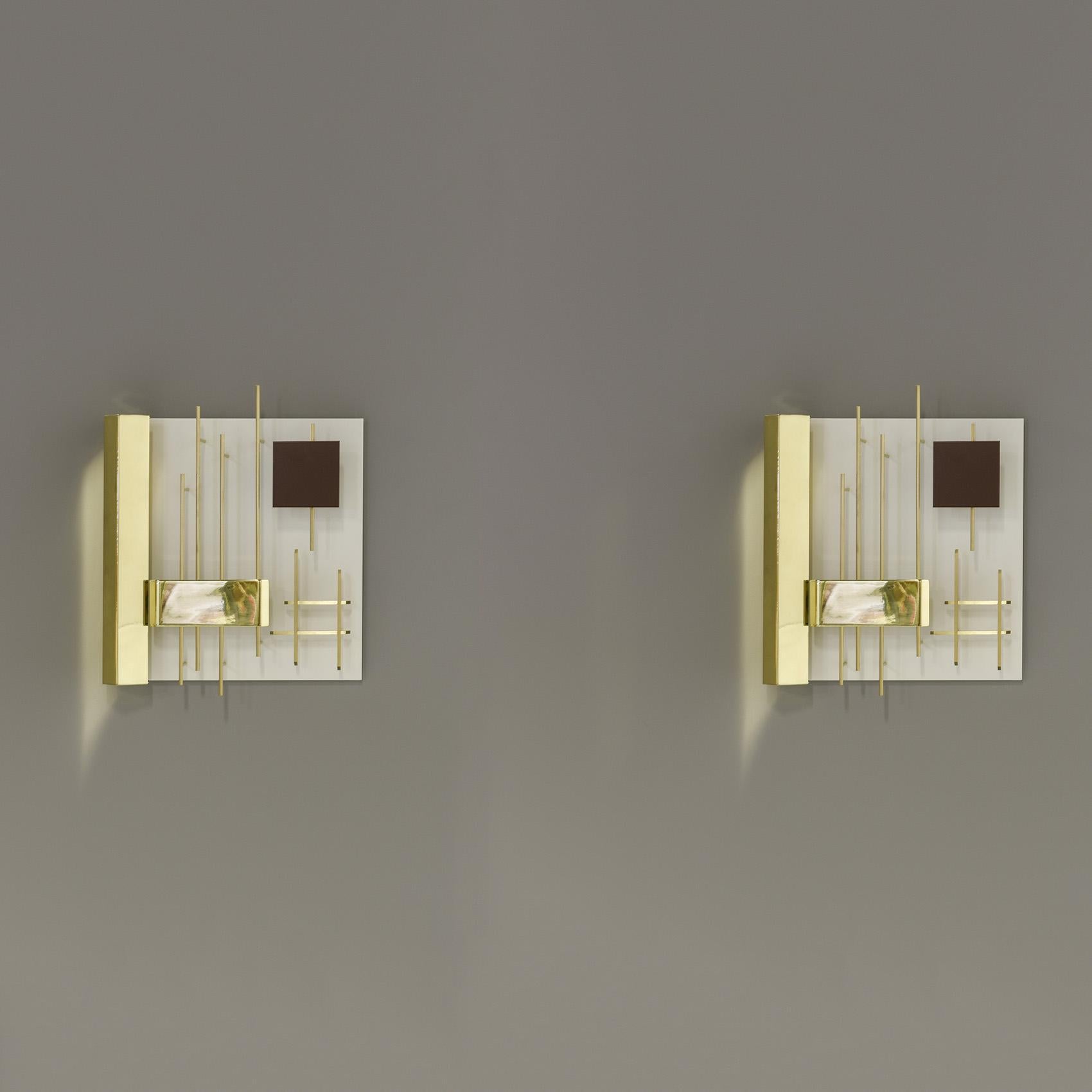 Elegant and graphic pair of square sconces by Gio Ponti. Brass and lacquered metal.
Model 575 for Lumi, Milano.
Creation date 1960.

Bibliography : 
- Ugo la Pietra, 