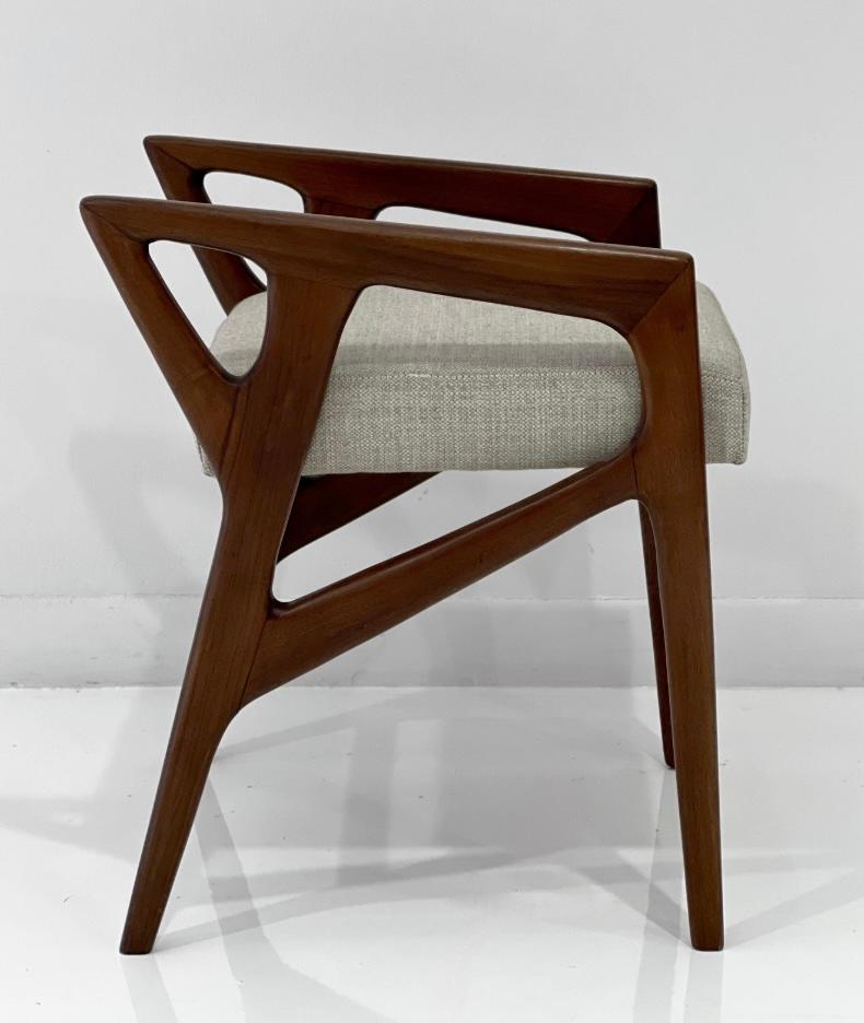Taburete escultórico Gio Ponti Modelo 687 Moderno de mediados de siglo en venta