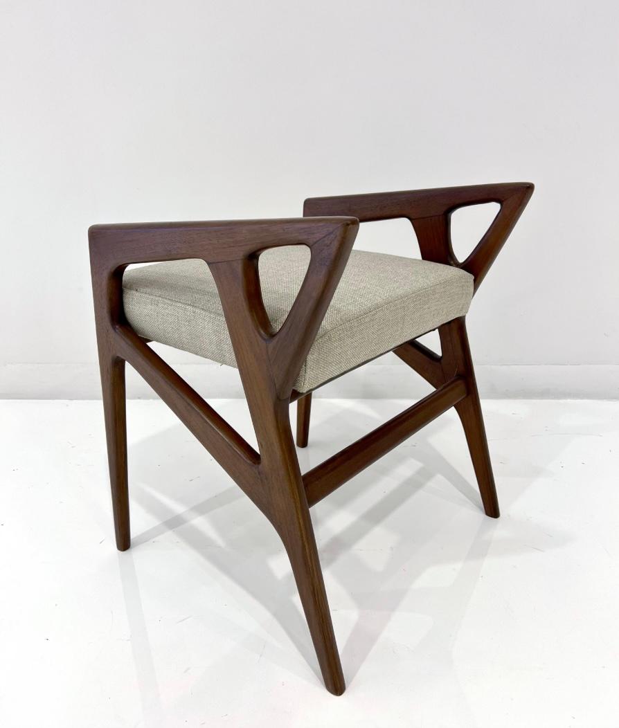 Taburete escultórico Gio Ponti Modelo 687 en Bueno estado para la venta en New York, NY