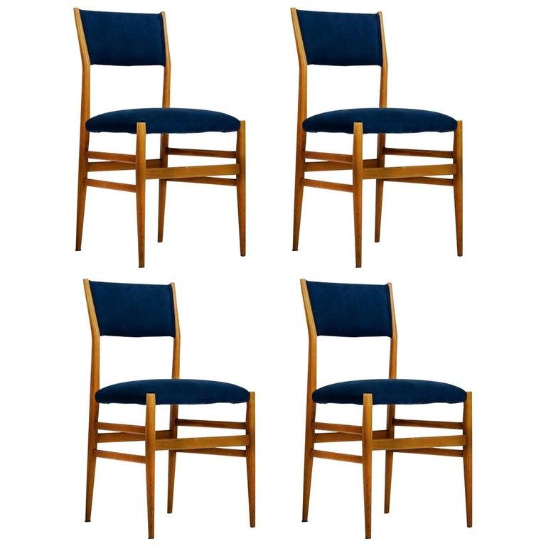 20ième siècle Gio Ponti - Ensemble de quatre chaises de salle à manger italiennes bleues du milieu du siècle dernier, modèle 