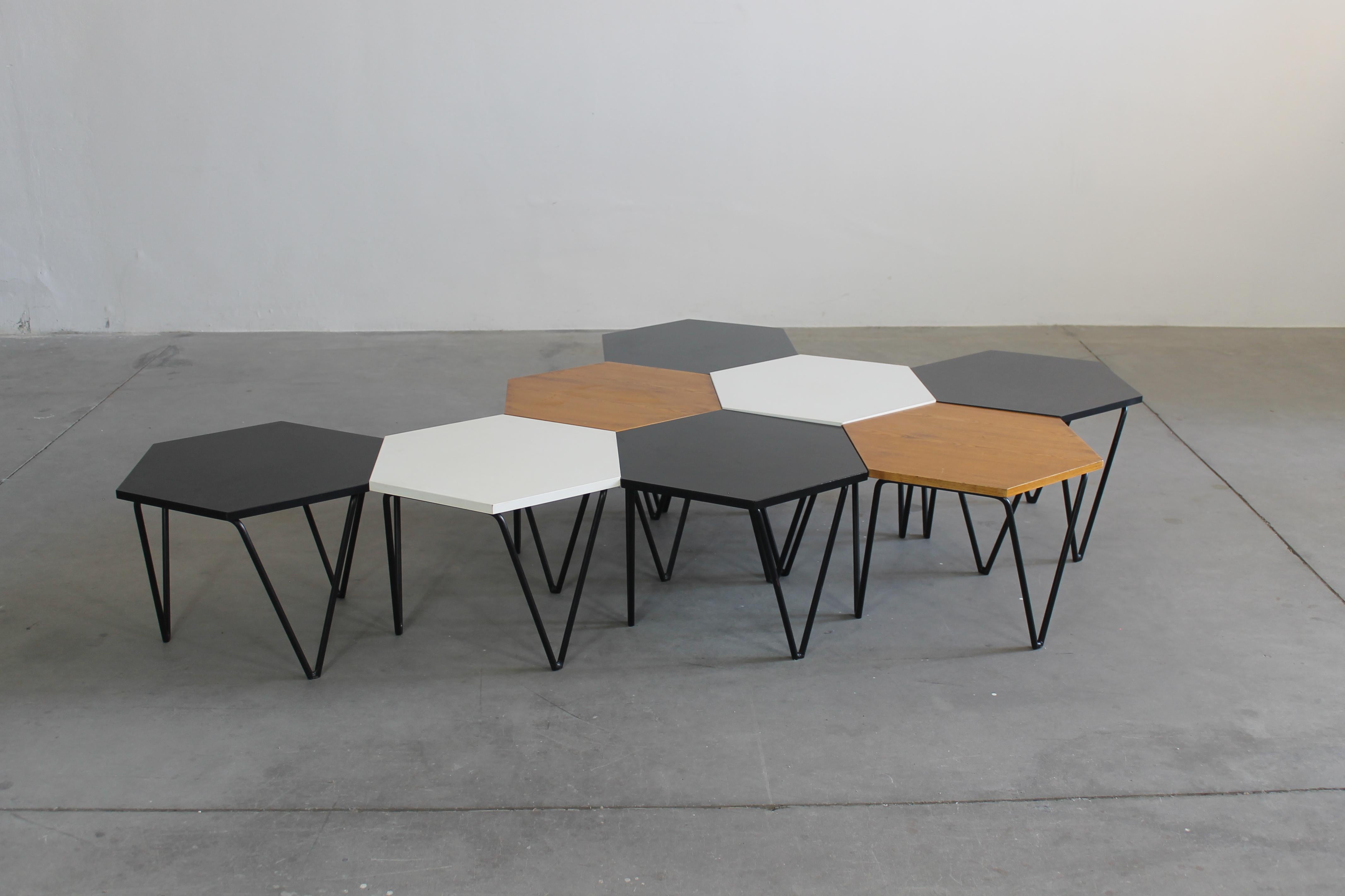 Gio Ponti Set of Eight Hexagonal Coffee Tables in Wood and Metal I.S.A. 1950s In Good Condition For Sale In Montecatini Terme, IT