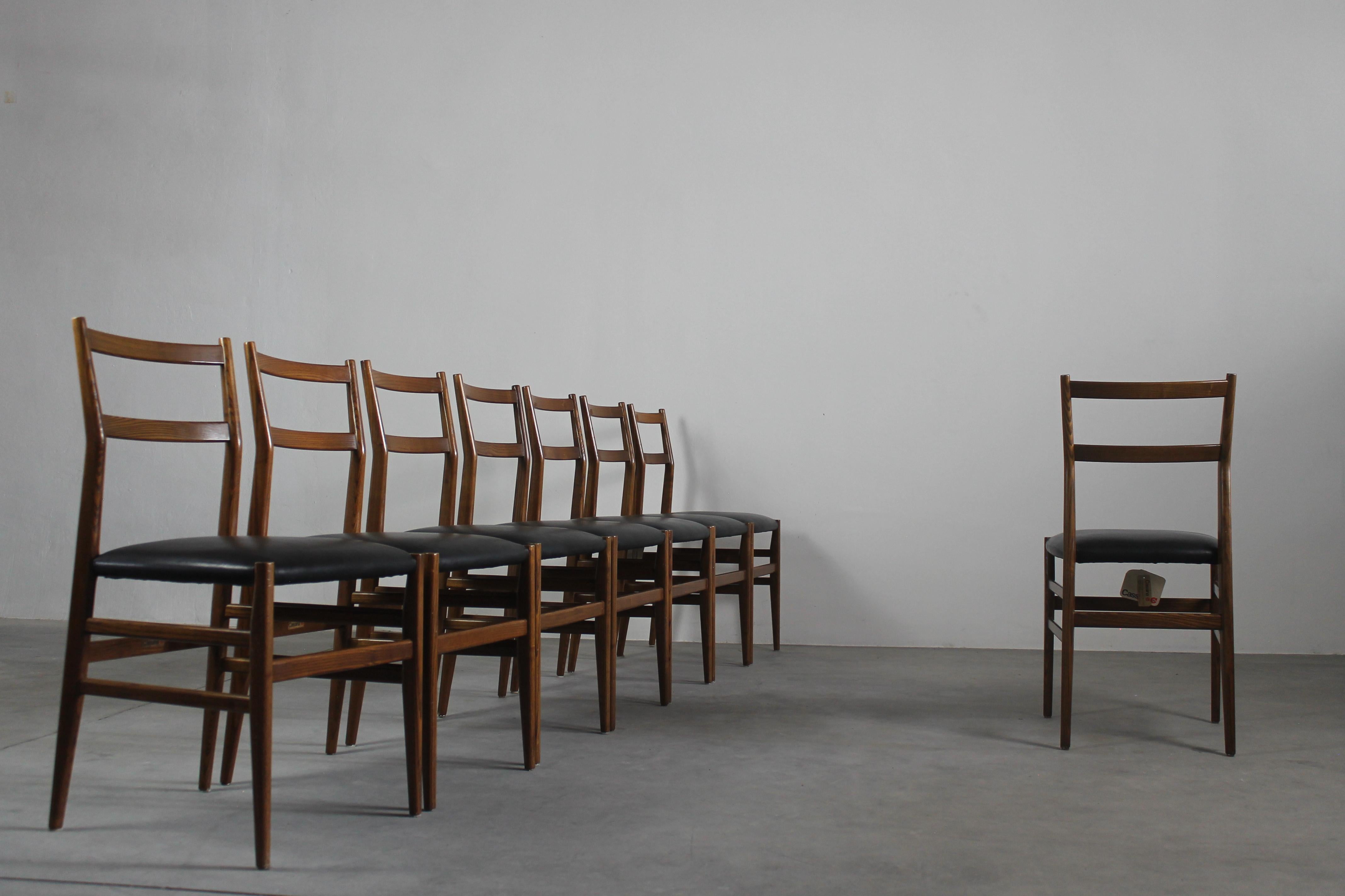 Italian Gio Ponti Set of Eight Leggera Chairs in Wood and Leather Cassina 1950 Italy