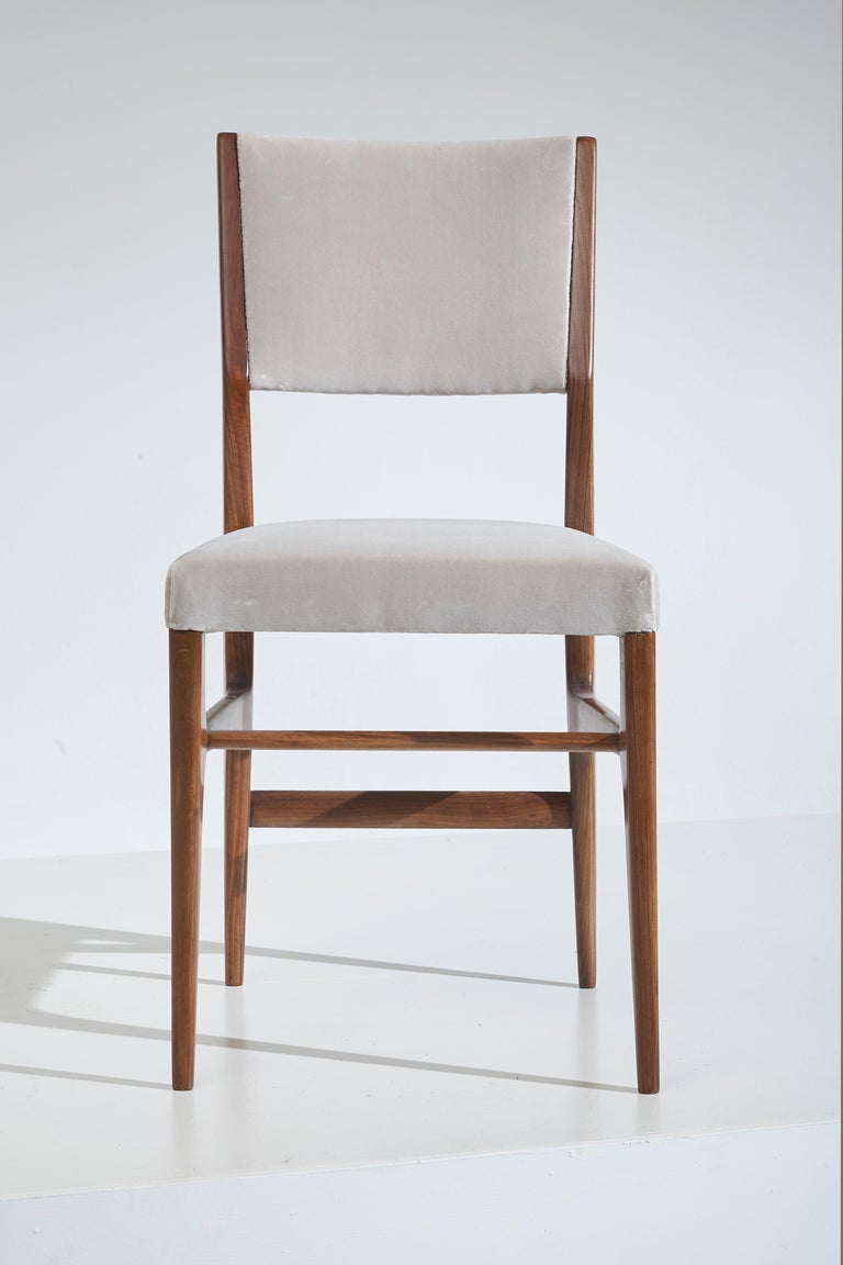 Gio Ponti Set of Five Model 602 Walnut and Velvet Dining Chairs for Cassina 1950 In Good Condition In Chiavari, Liguria