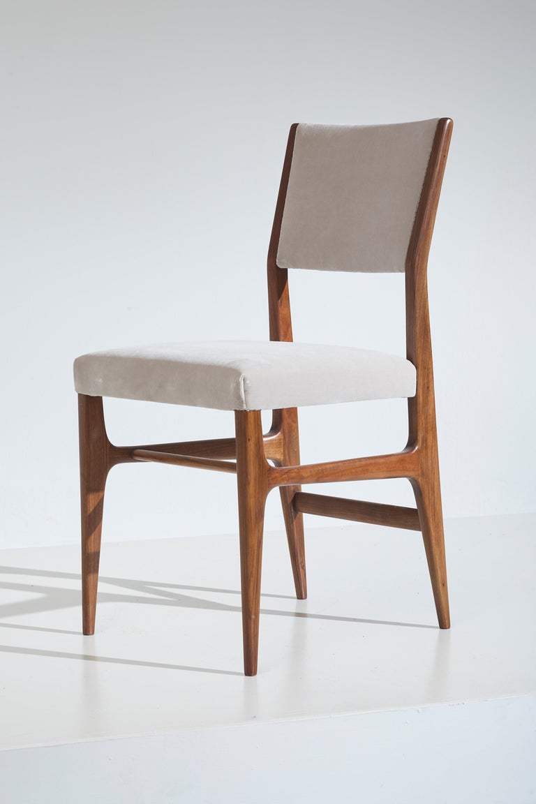 Mid-20th Century Gio Ponti Set of Five Model 602 Walnut and Velvet Dining Chairs for Cassina 1950