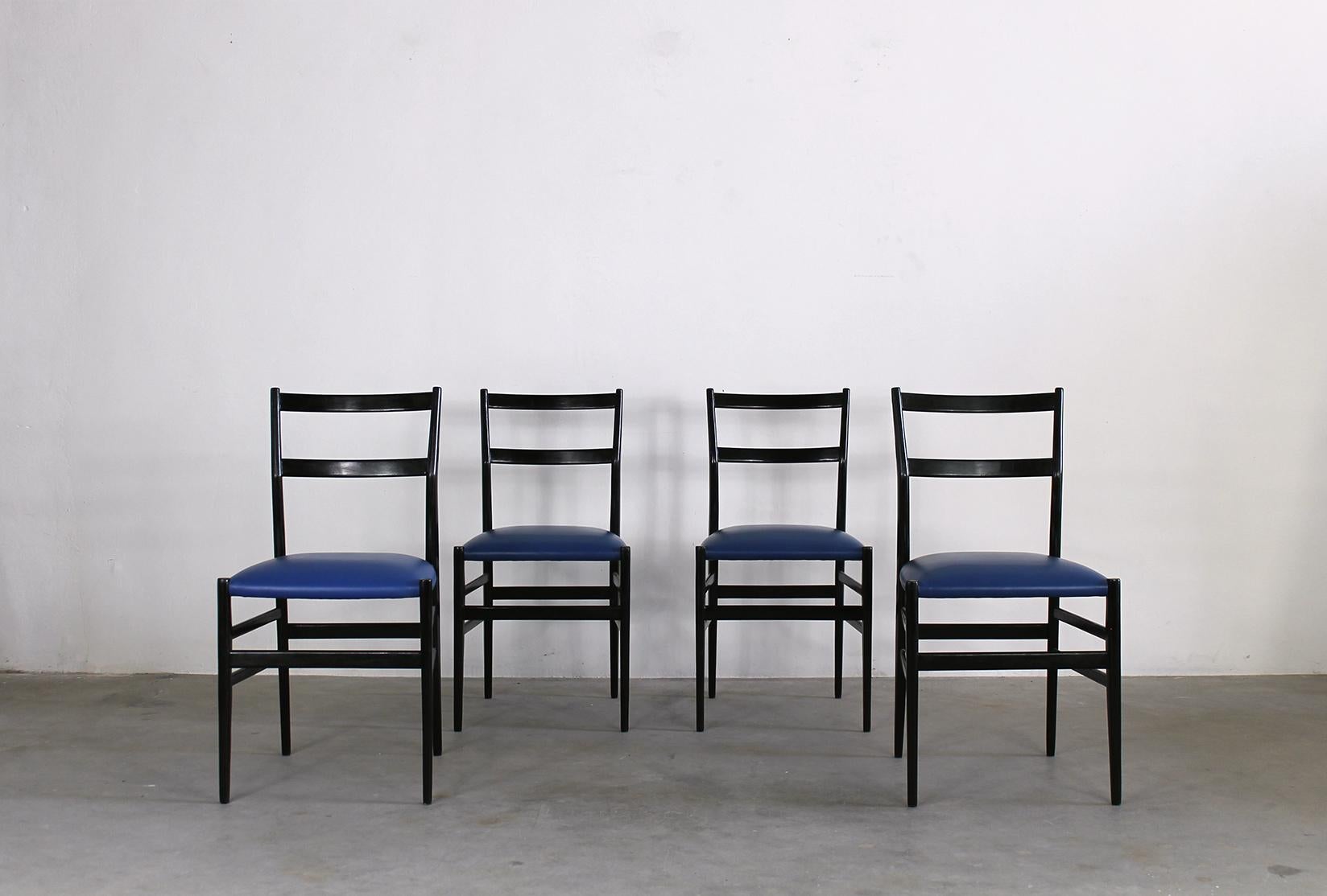 Italian Gio Ponti Set of Four Leggera Dining Chairs by Cassina 1951 Italy For Sale