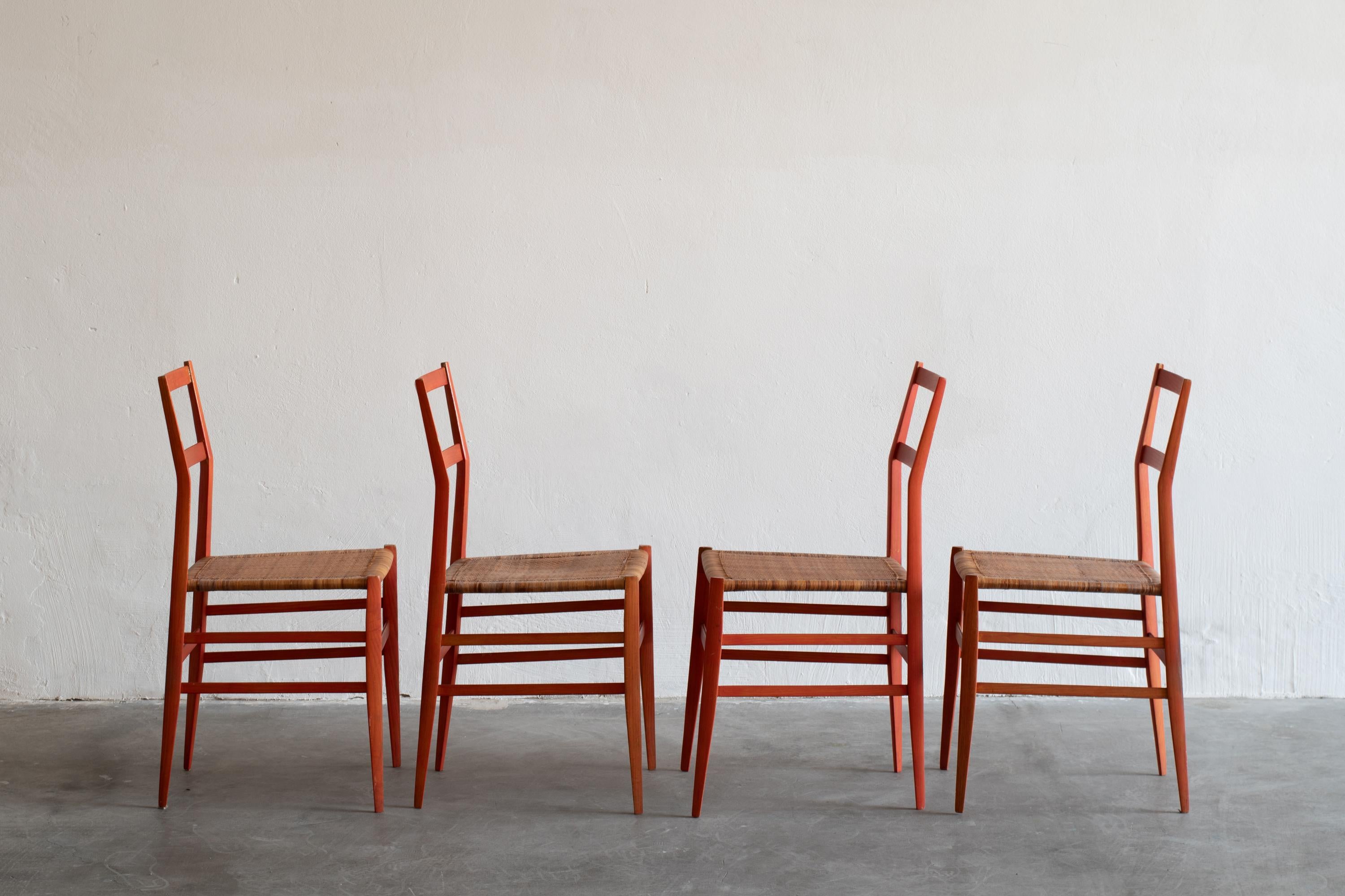 Gio Ponti Set of Four Superleggera Dining Chairs in Ashwood Cassina 1957 Italy  In Good Condition In Montecatini Terme, IT