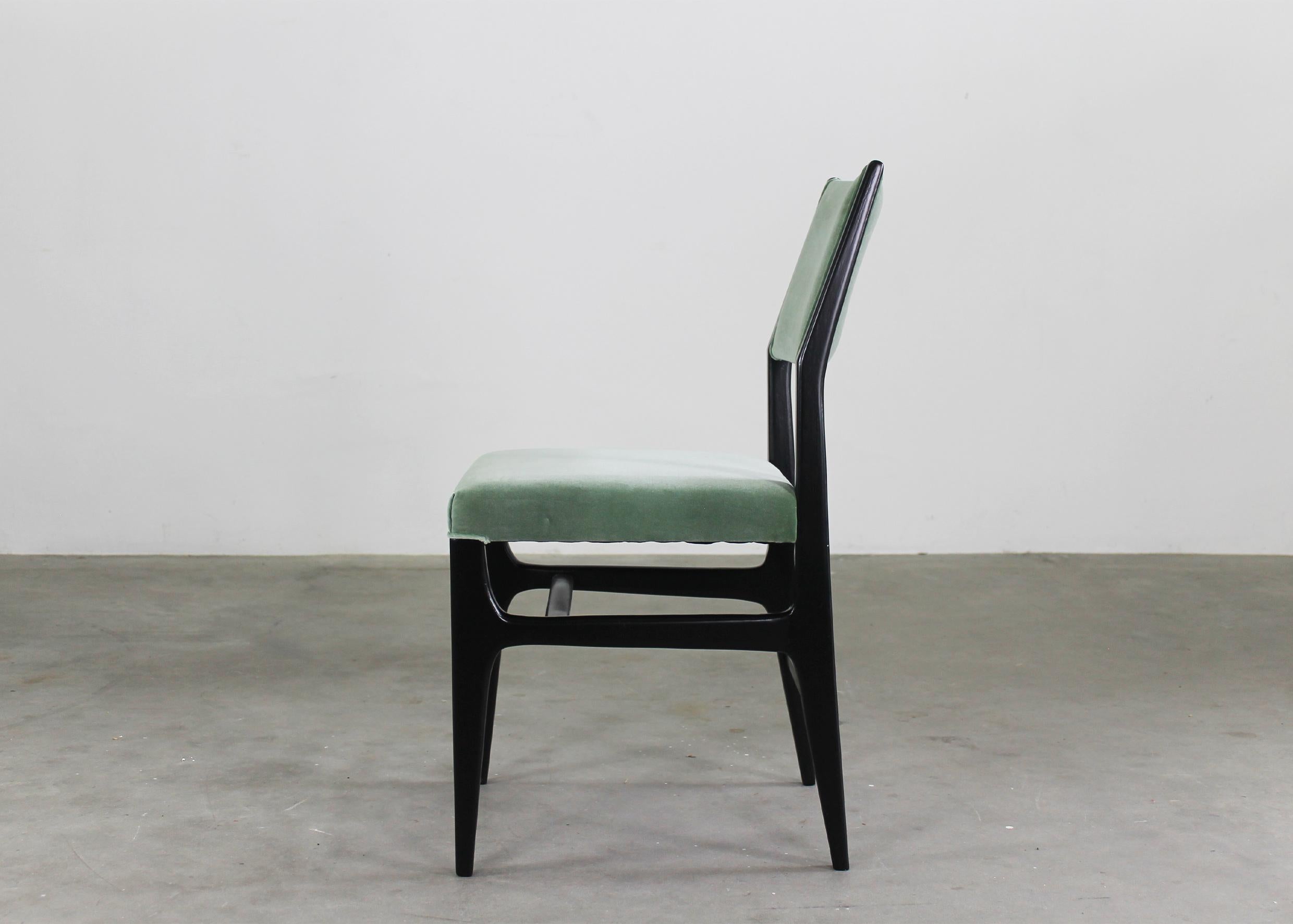 Gio Ponti Set of Six 602 Chairs in Wood and Fabric Italian Manufacture 1950s 4