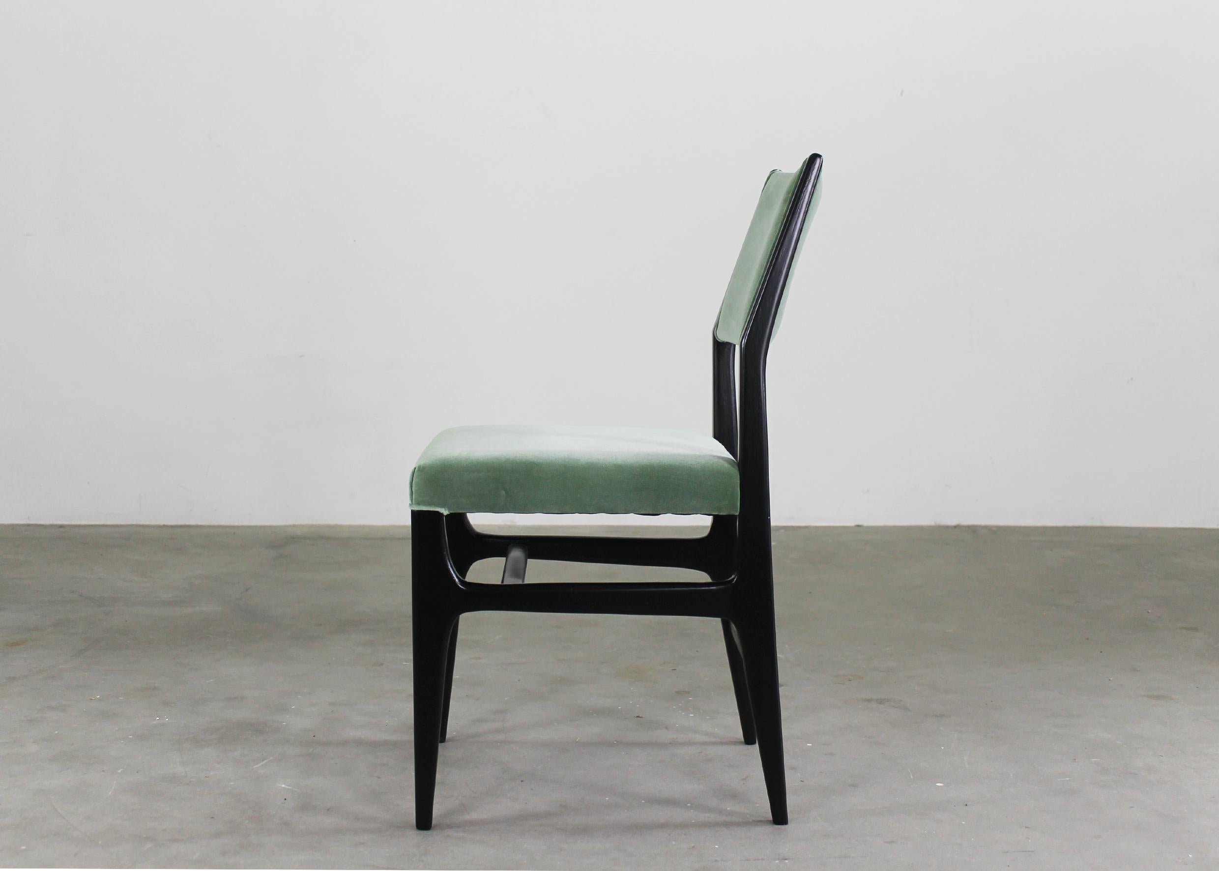 Gio Ponti Set of Six 602 Chairs in Wood and Fabric Italian Manufacture 1950s 5