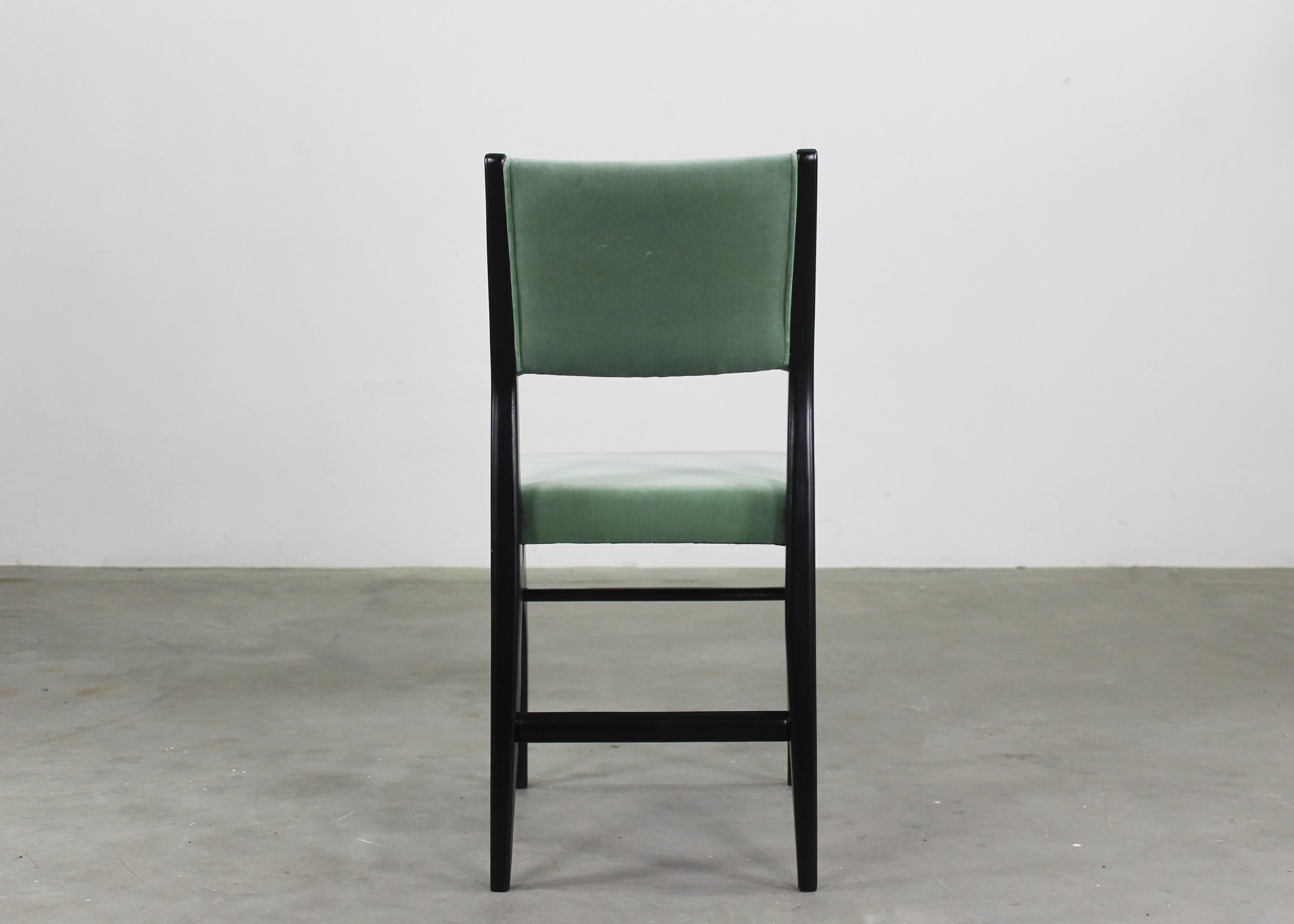 Gio Ponti Set of Six 602 Chairs in Wood and Fabric Italian Manufacture 1950s 6
