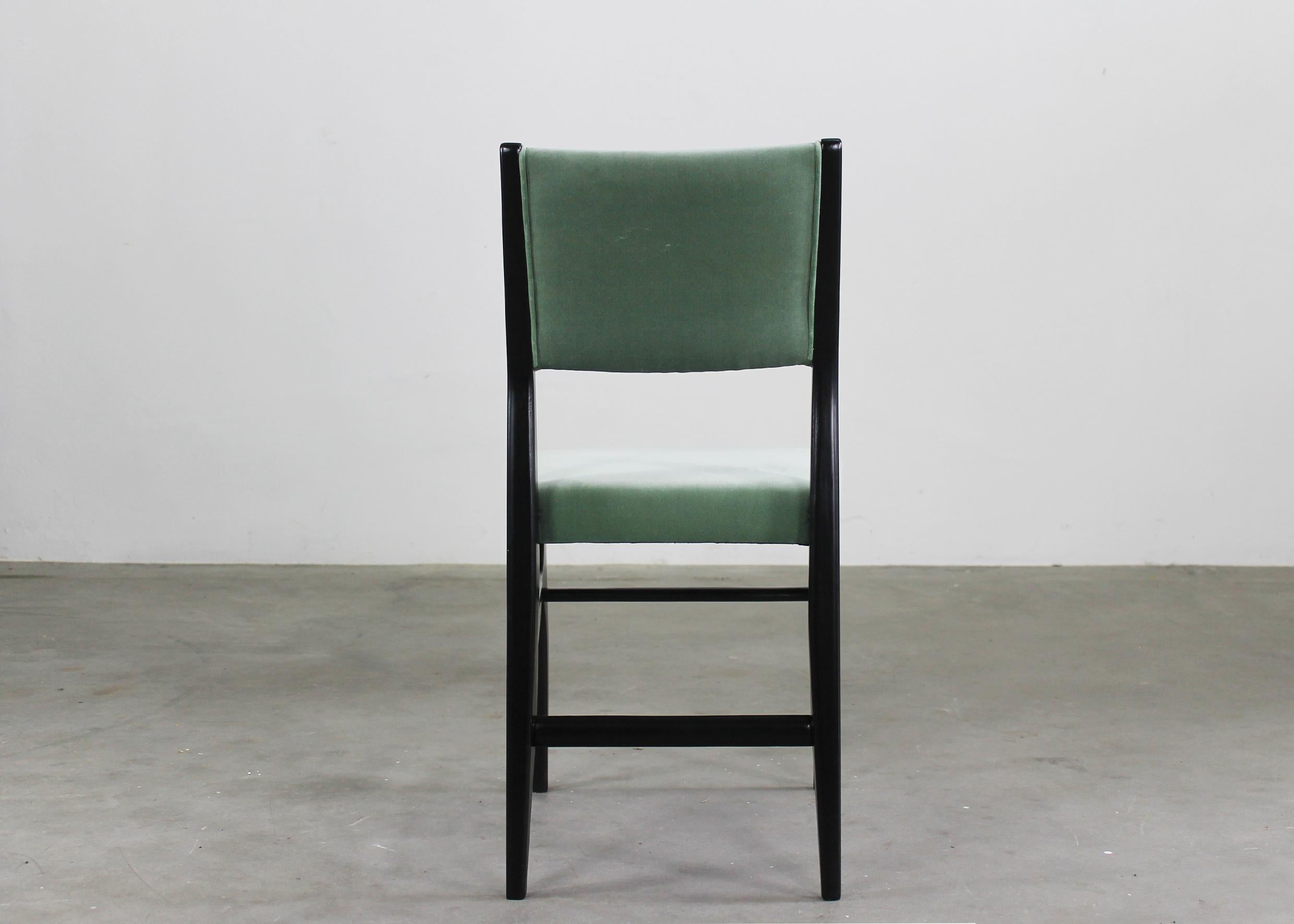 Gio Ponti Set of Six 602 Chairs in Wood and Fabric Italian Manufacture 1950s 7