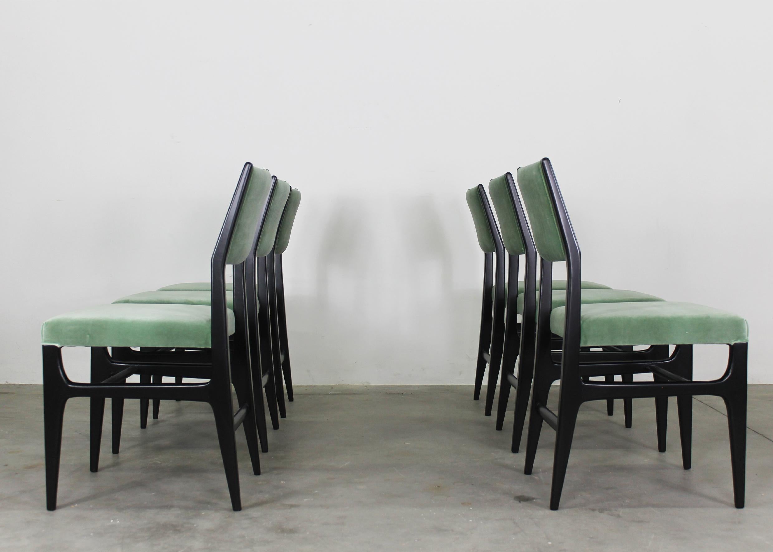 Mid-Century Modern Gio Ponti Set of Six 602 Chairs in Wood and Fabric Italian Manufacture 1950s
