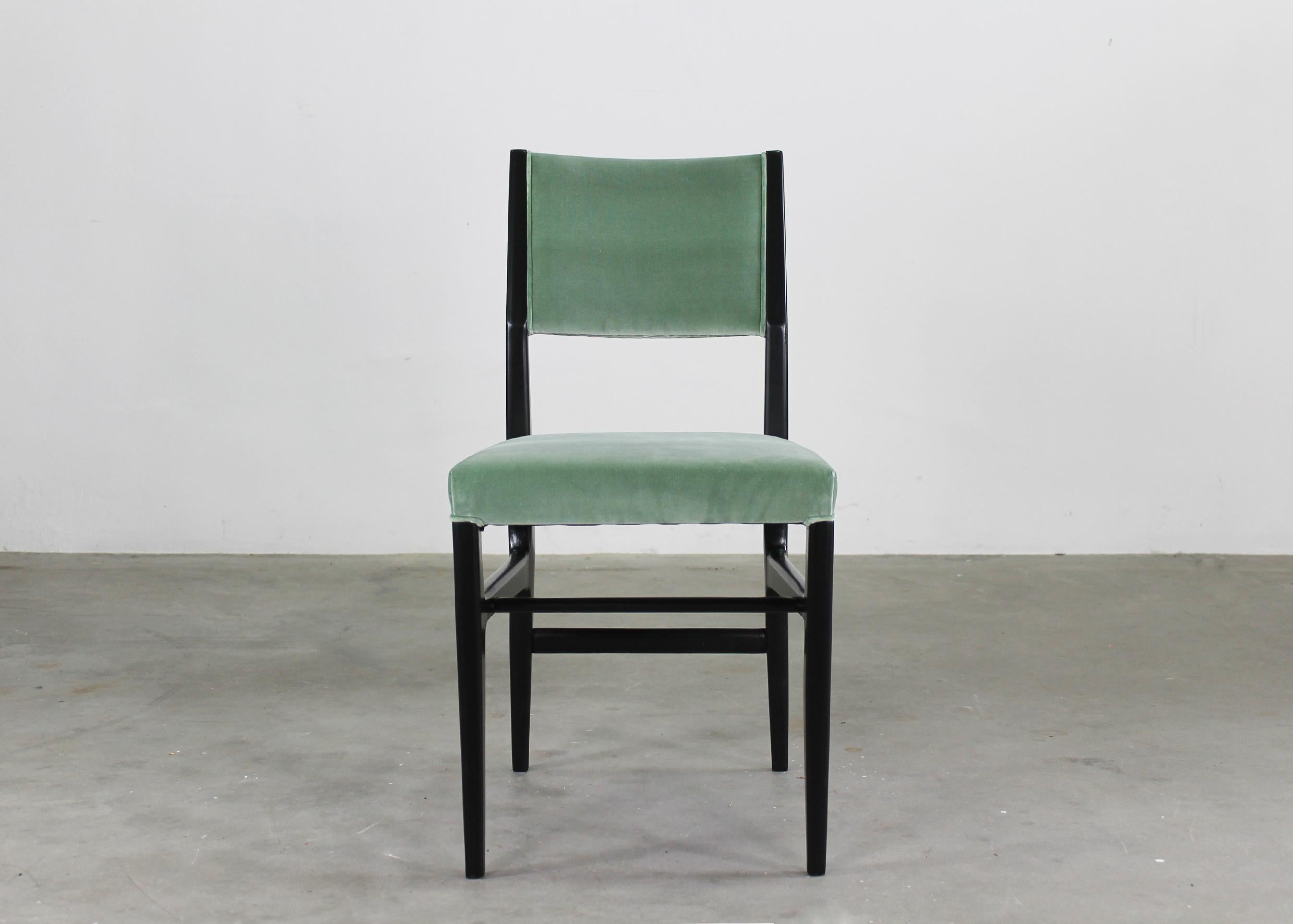 Gio Ponti Set of Six 602 Chairs in Wood and Fabric Italian Manufacture 1950s 1