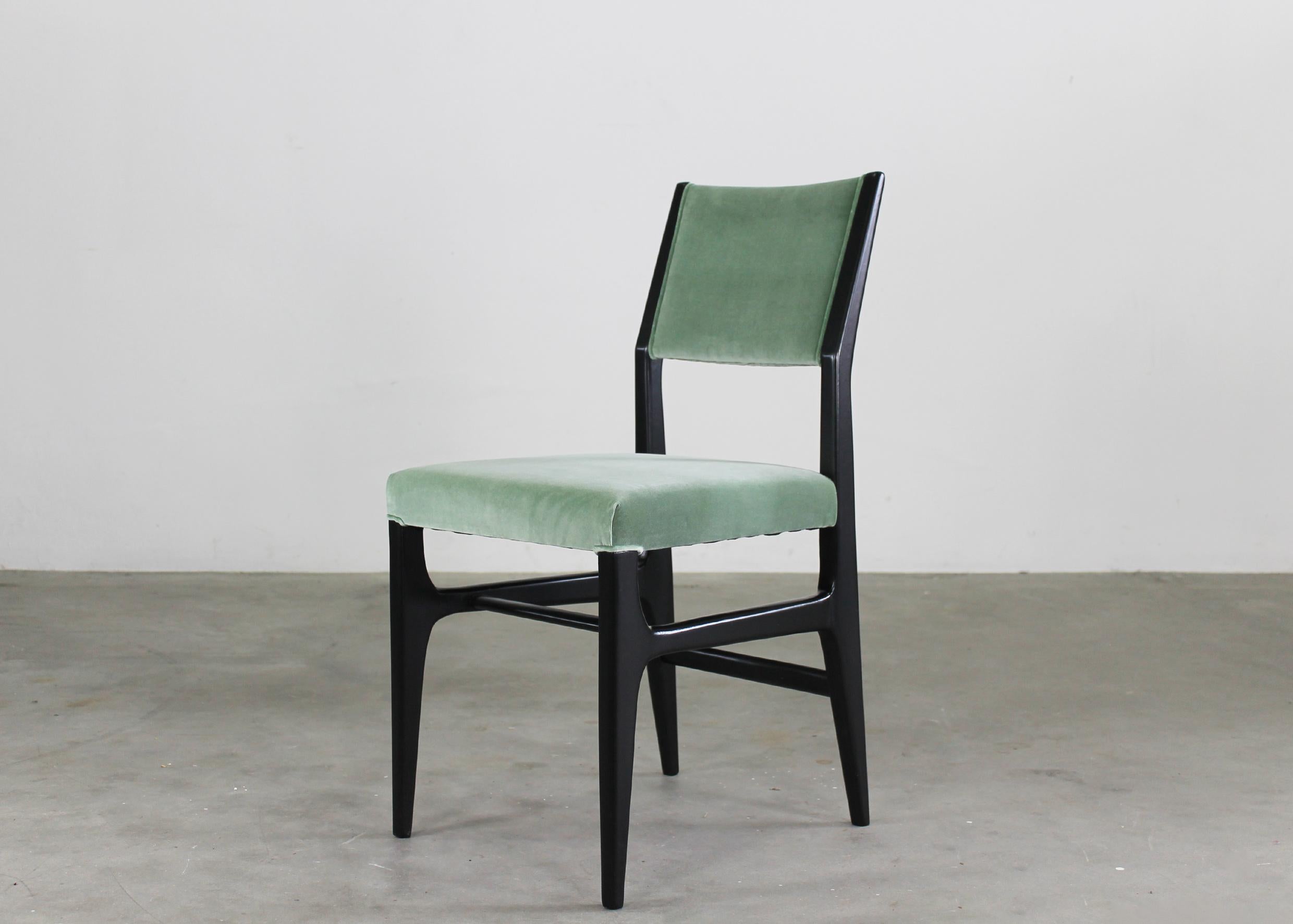 Gio Ponti Set of Six 602 Chairs in Wood and Fabric Italian Manufacture 1950s 2