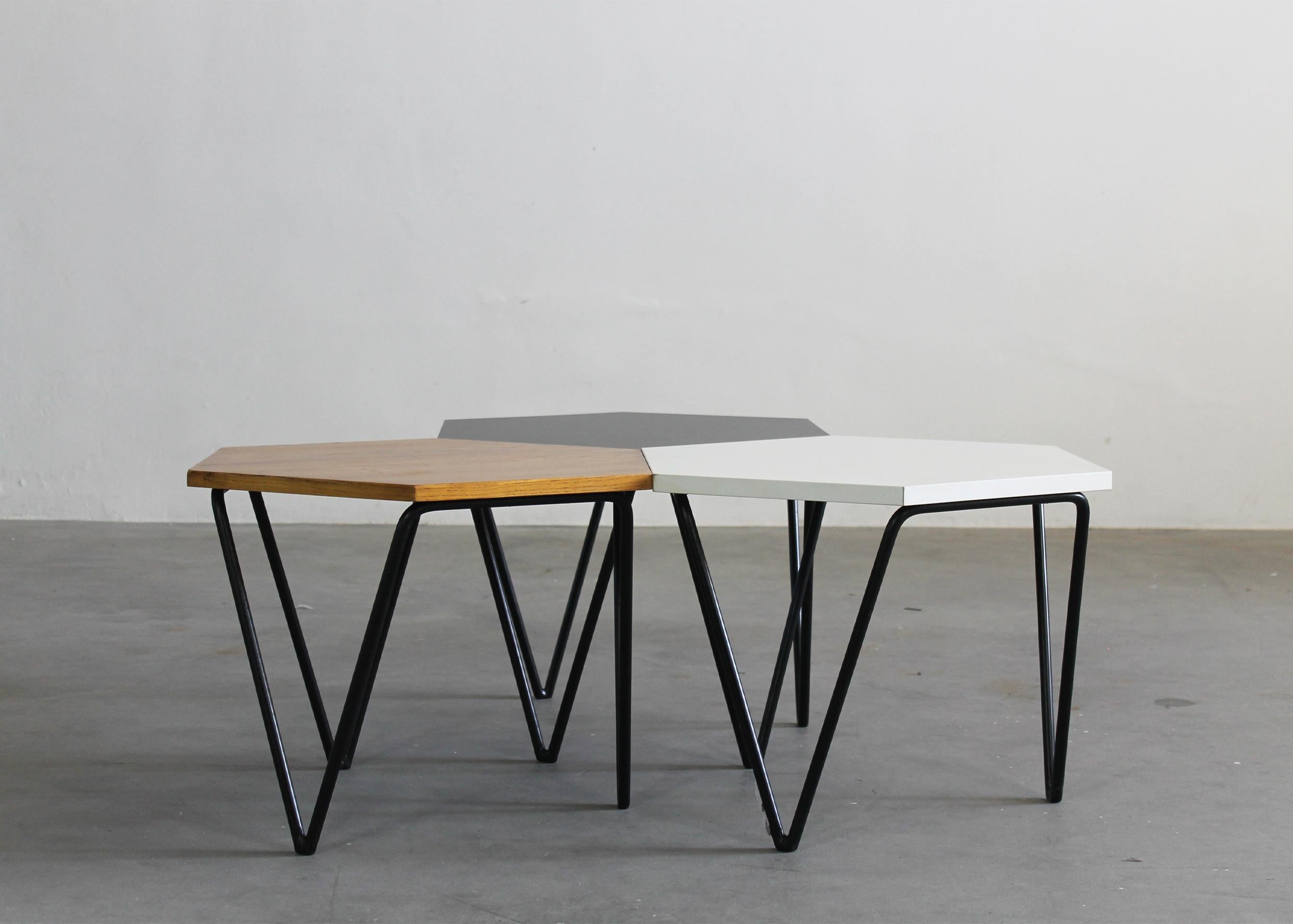Gio Ponti Set of Six Hexagonal Coffee Tables in Wood and Metal I.S.A. 1950s In Good Condition For Sale In Montecatini Terme, IT