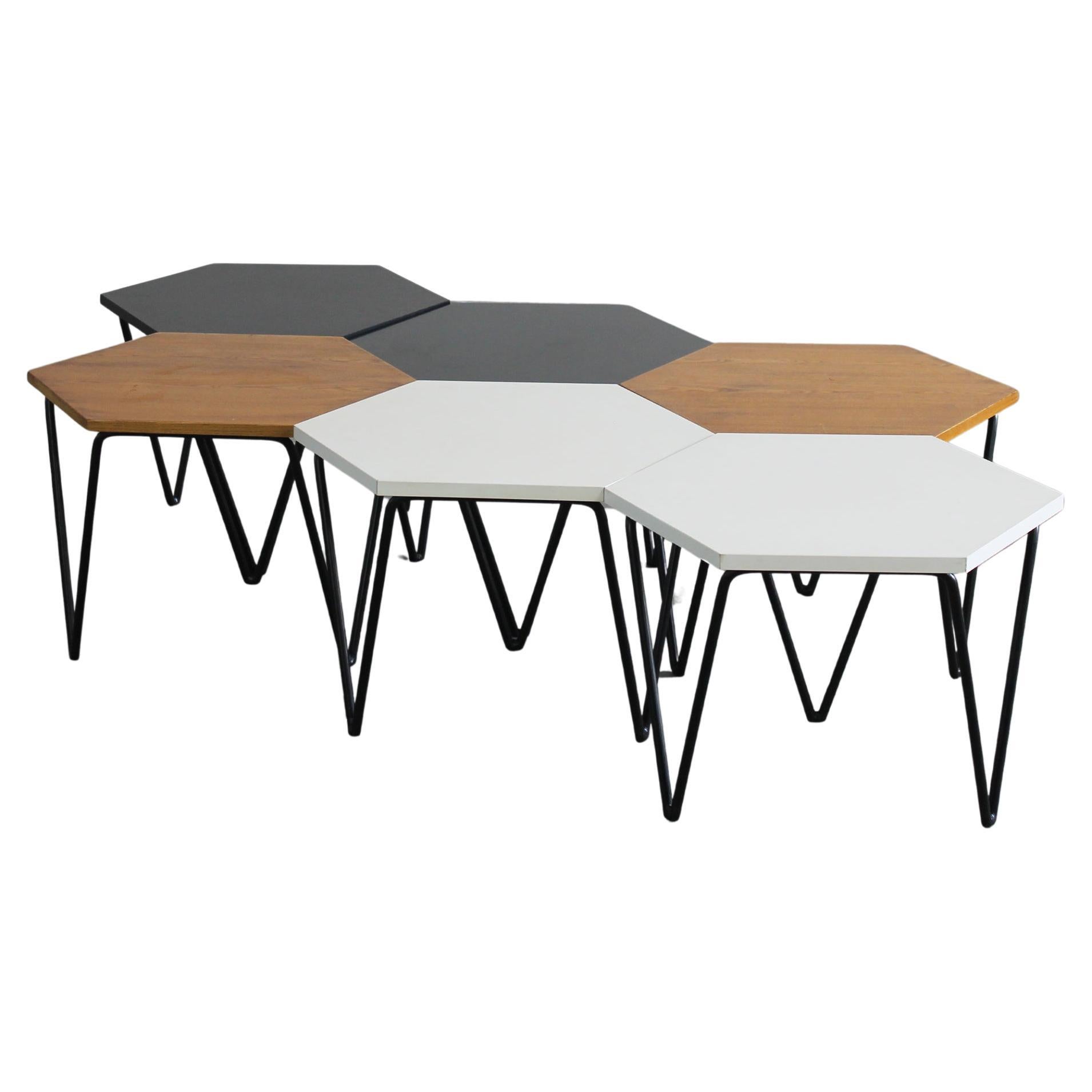 Gio Ponti Conjunto de seis mesas de centro hexagonales de madera y metal I.S.A. Años 50