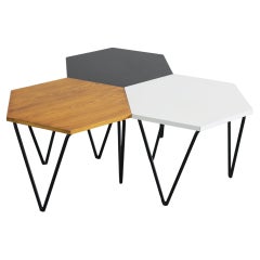Gio Ponti Conjunto de tres mesas de centro hexagonales de madera y metal I.S.A. Años 50