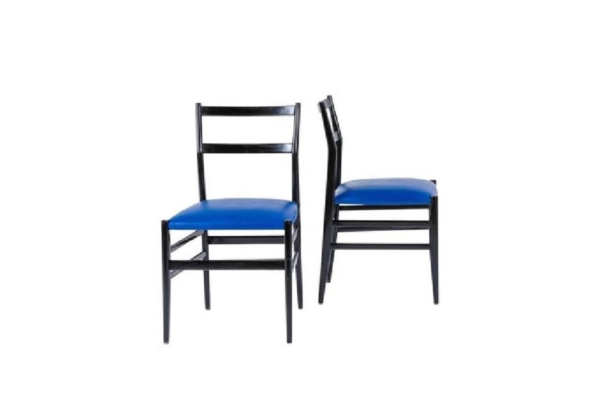 Mid-Century Modern Gio Ponti Set of Twelve Leggera Chairs in Wood and Blue Skai Cassina, 1951