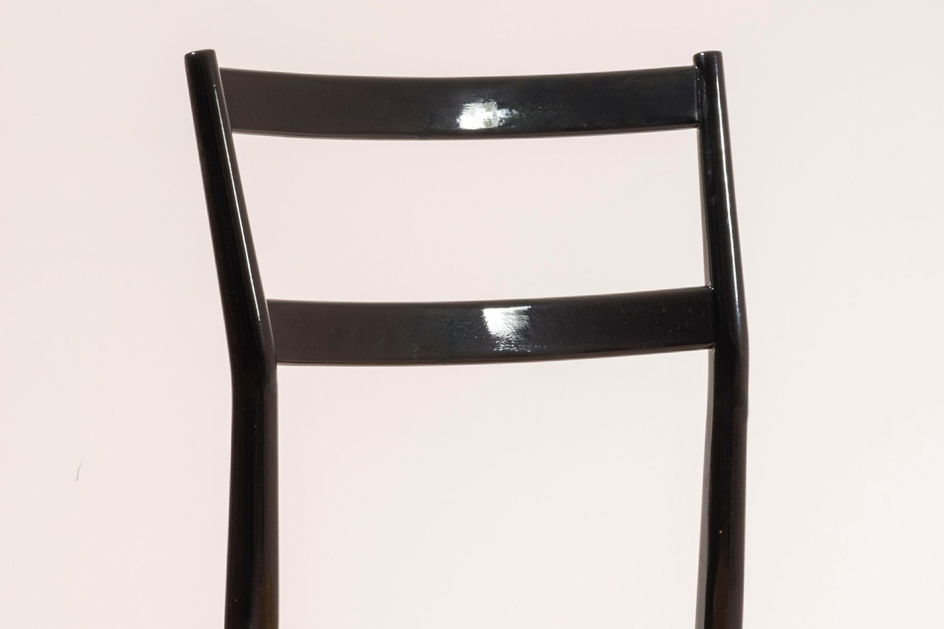 Gio Ponti set of twelve Leggera chairs with hand-woven rattan cane, Italy 1951 For Sale 3