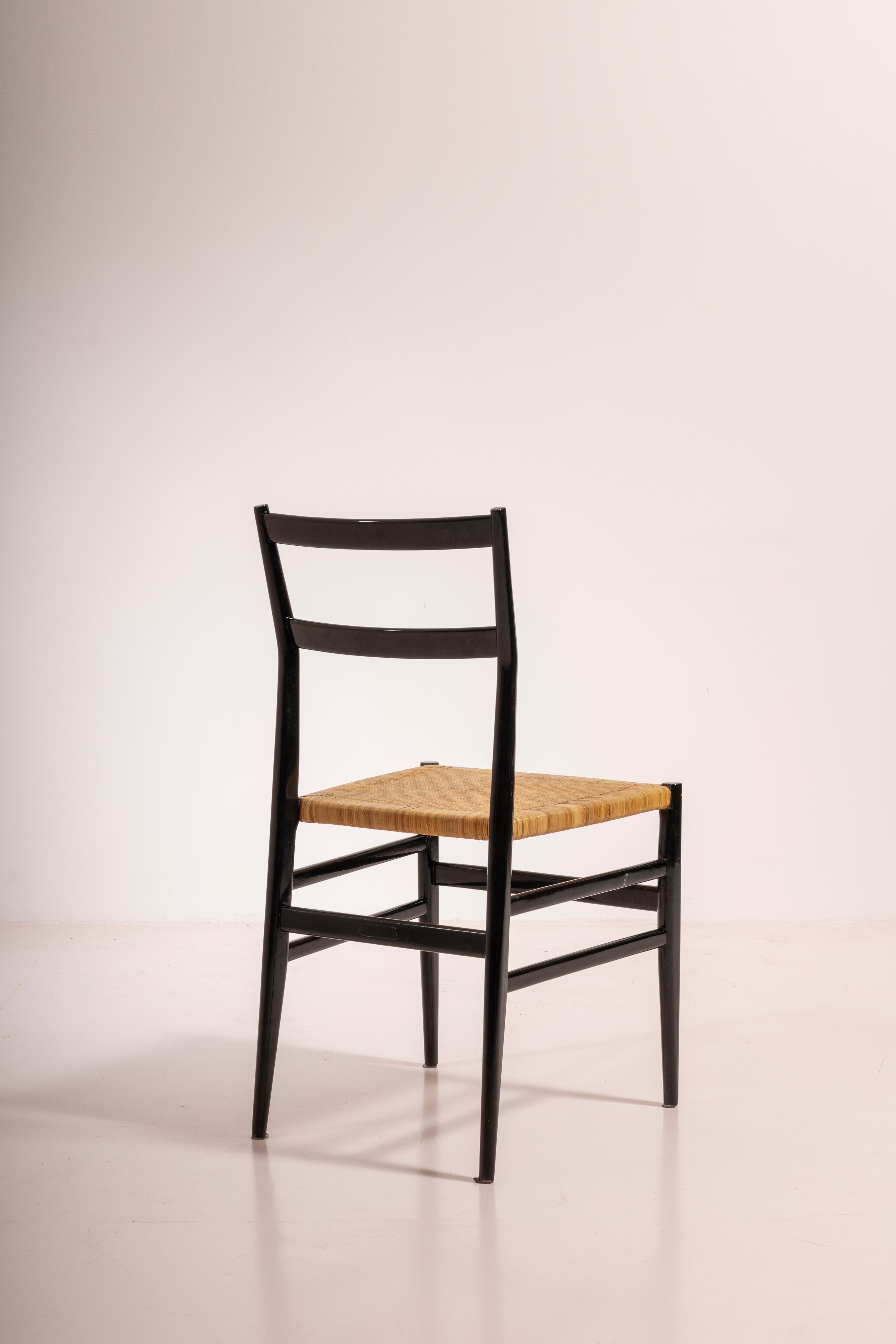 Gio Ponti set of twelve Leggera chairs with hand-woven rattan cane, Italy 1951 In Good Condition For Sale In Chiavari, Liguria