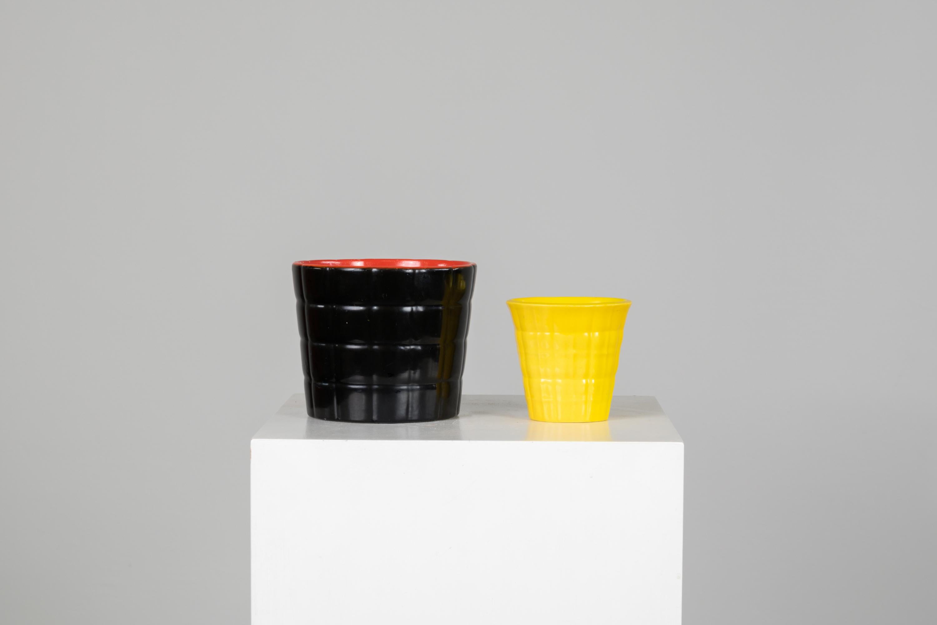 Set of two colorful ceramic vases, designed by Gio Ponti and produced by Richard Ginori in the 1930s.
Manufacturer brand stamped on the base.

Measurement: Height 12.5 x diameter 15 cm
9.5 x 10 x 8 cm.