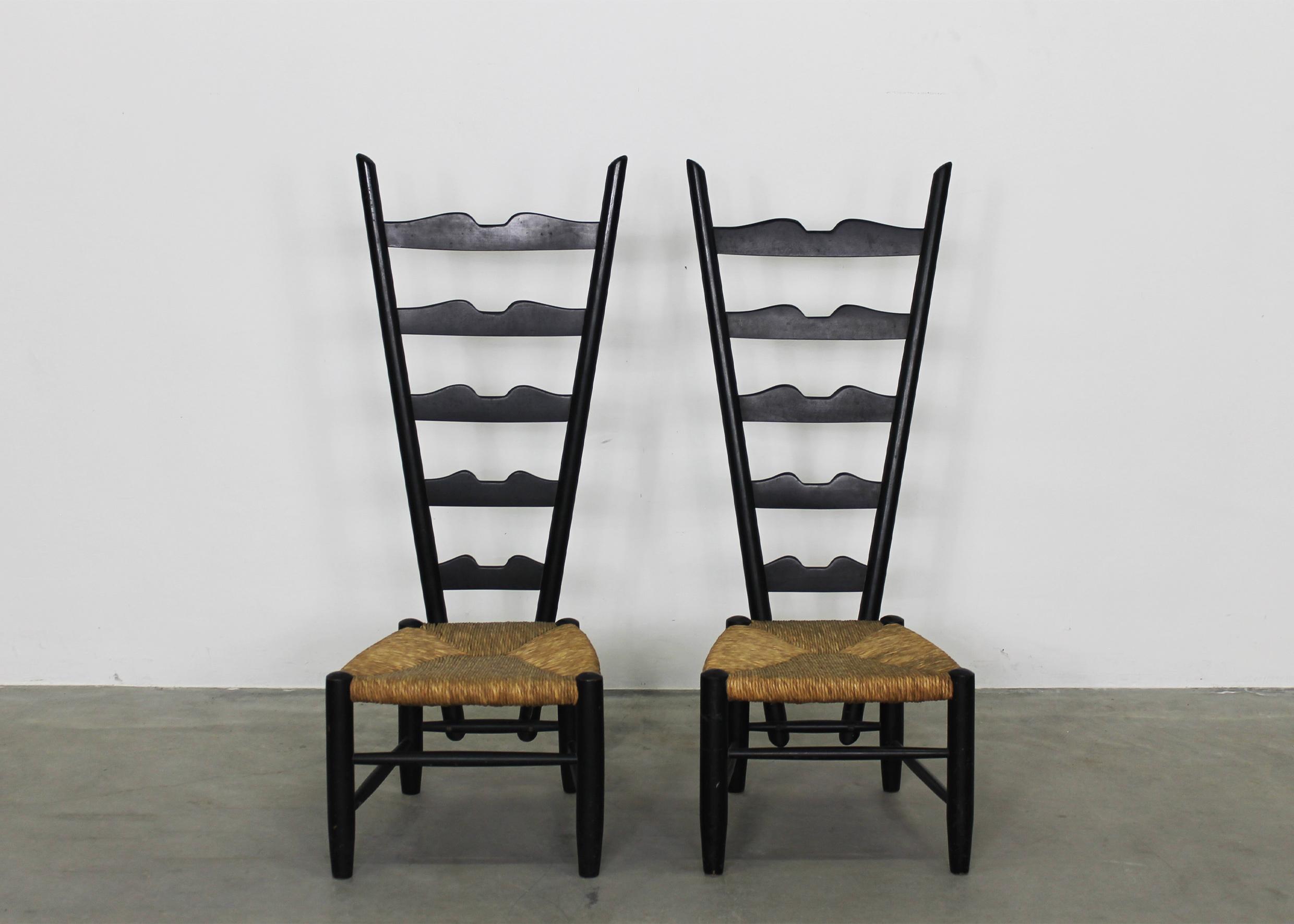 Mid-Century Modern Gio Ponti Set of Two Fireside Chairs in Black Lacquered Wood and Rush 1950s For Sale