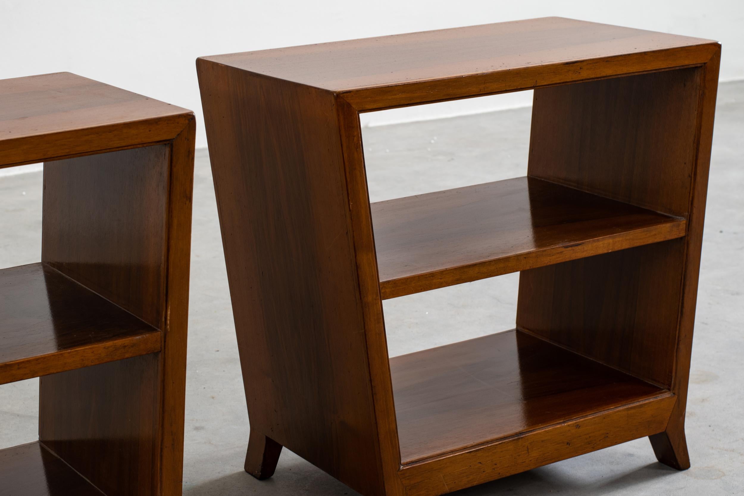 Gio Ponti Set of Two Side Tables with Shelves in Walnut Schirolli 1950s In Good Condition In Montecatini Terme, IT